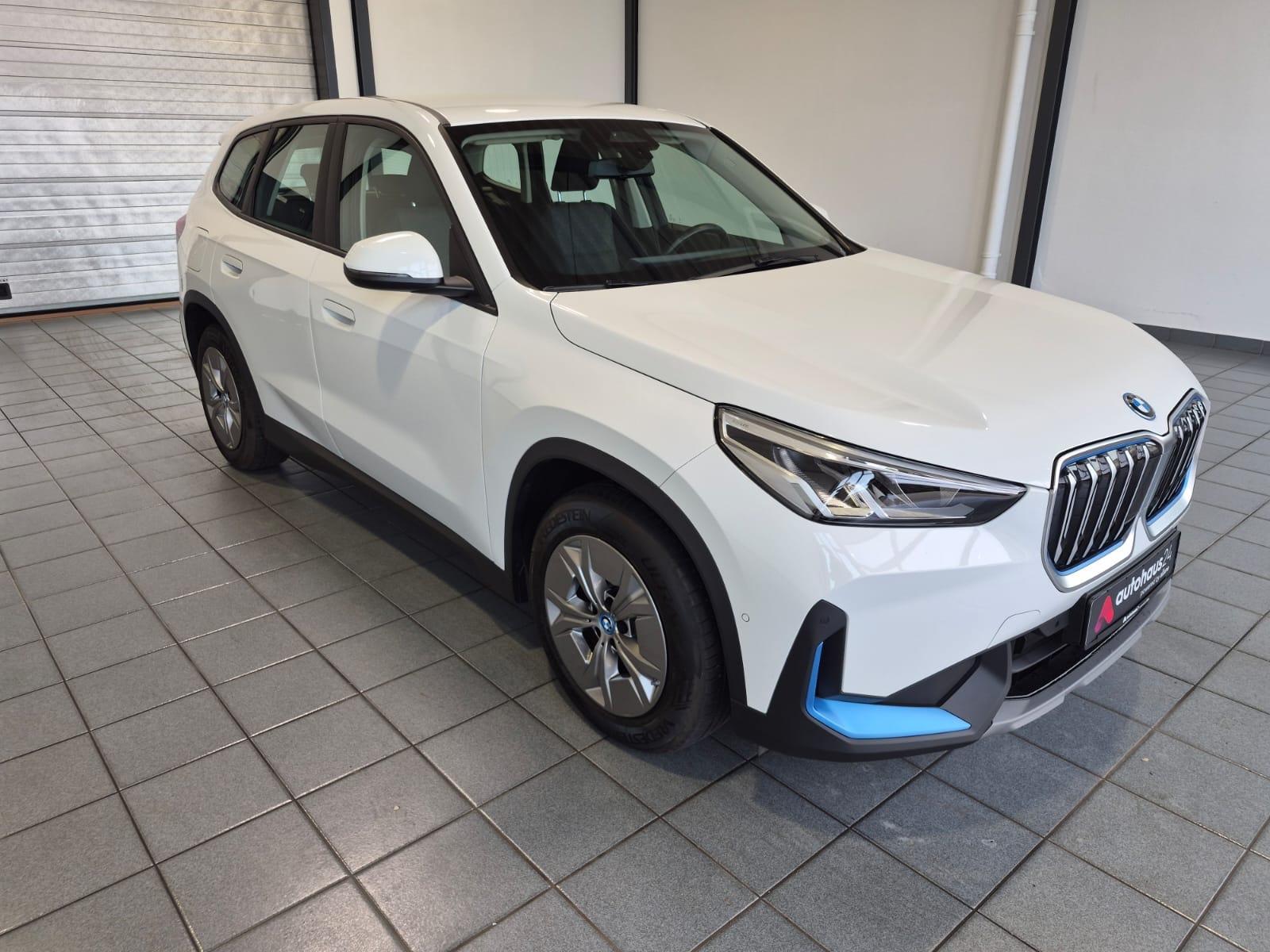 BMW iX1 SUV / Crossover / Geländewagen BMW iX1 xDrive30 Sports Utility Vehicle #1