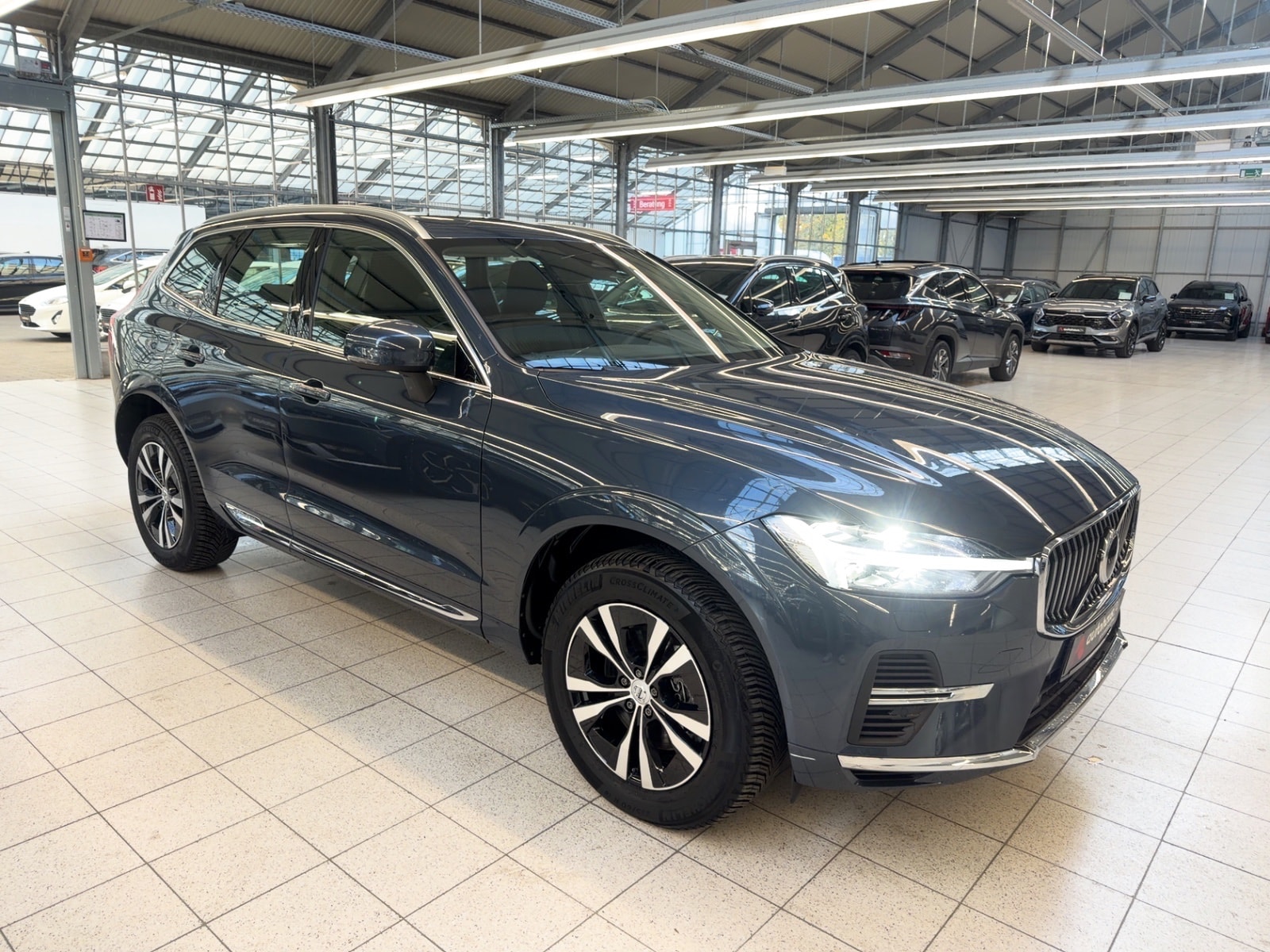 Volvo XC60 SUV / Crossover / Geländewagen VOLVO XC60 T6 AWD Recharge Core Auto Sports Utility Vehicle #1