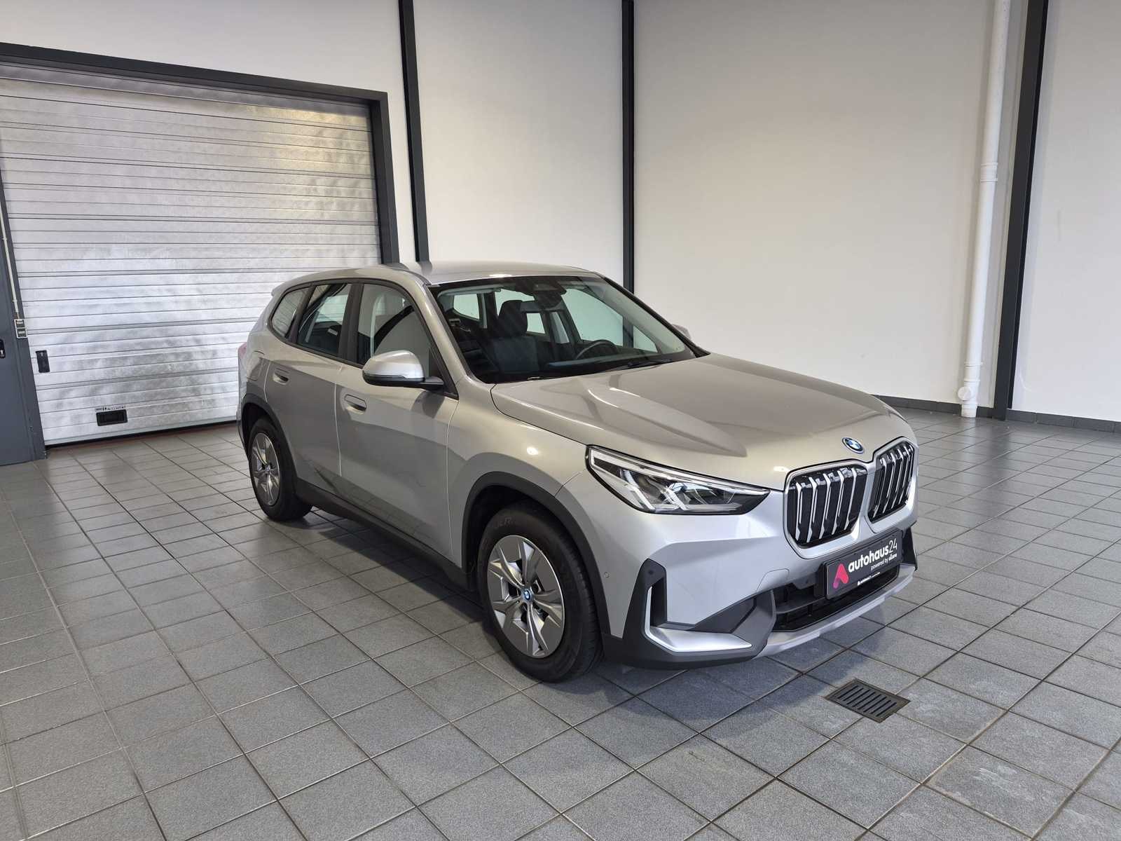 BMW iX1 SUV / Crossover / Geländewagen BMW iX1 xDrive30 Sports Utility Vehicle #1