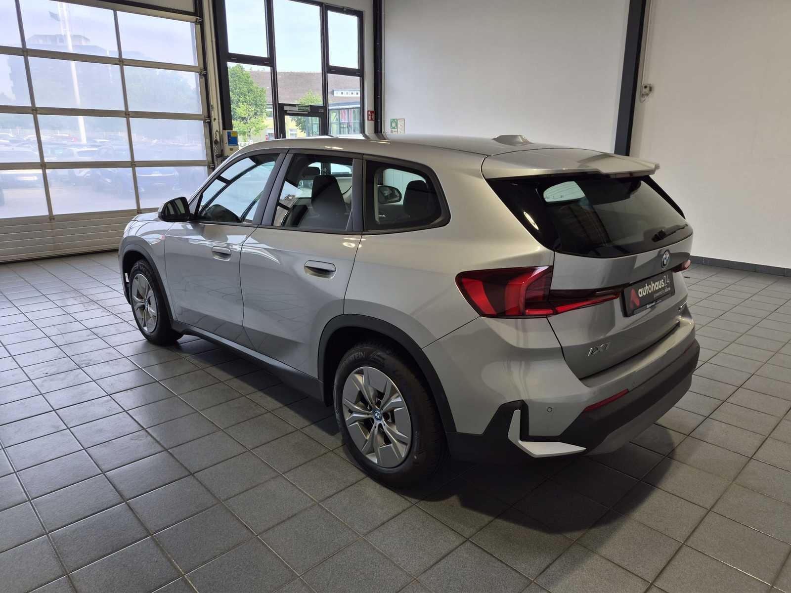 BMW iX1 SUV iX1 xDrive30 #4