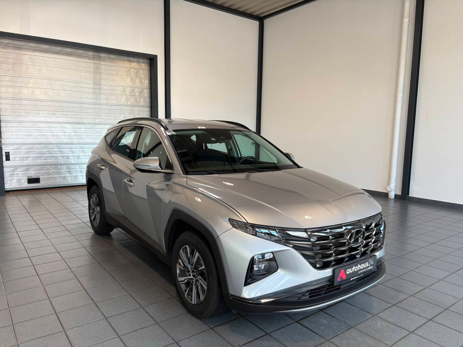 Hyundai Tucson SUV / Crossover / Geländewagen HYUNDAI Tucson 1.6 T-GDI Select Sports Utility Vehicle #1