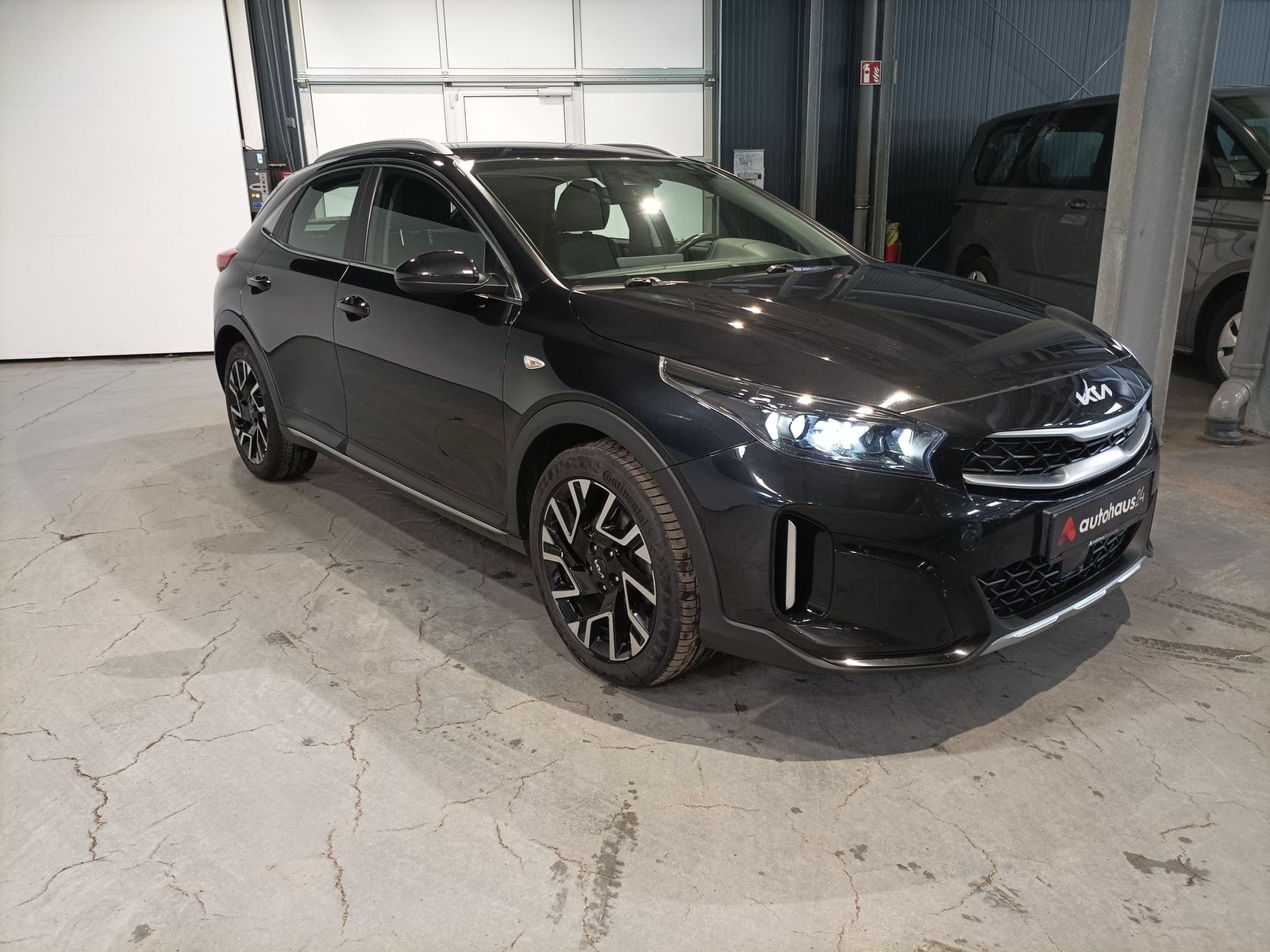 Kia XCeed SUV / Crossover / Geländewagen KIA XCeed 1.5 T-GDI DCT Vision Sports Utility Vehicle #1