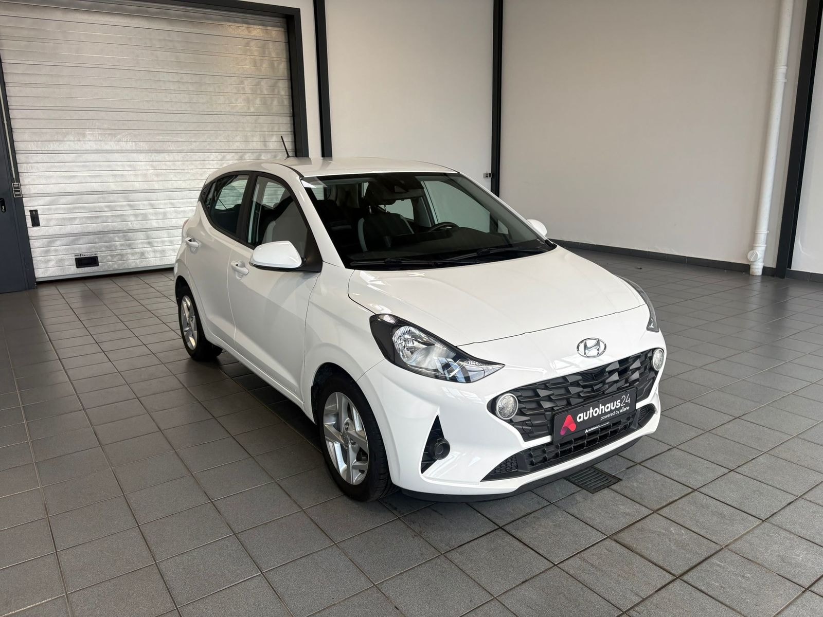 Hyundai i10 Limousine HYUNDAI i10 1.0 Trend AMT Schräghecklimousine #1
