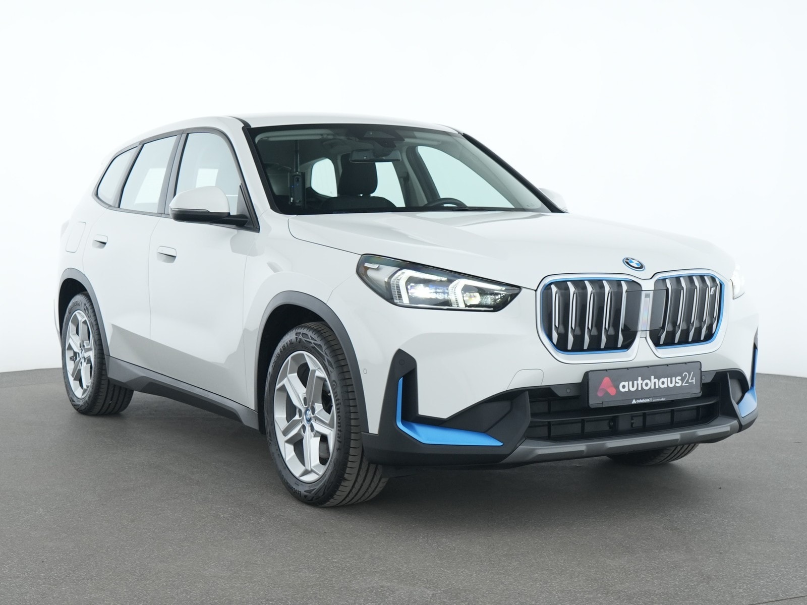 BMW iX1 SUV / Crossover / Geländewagen BMW iX1 xDrive30 Sports Utility Vehicle #1
