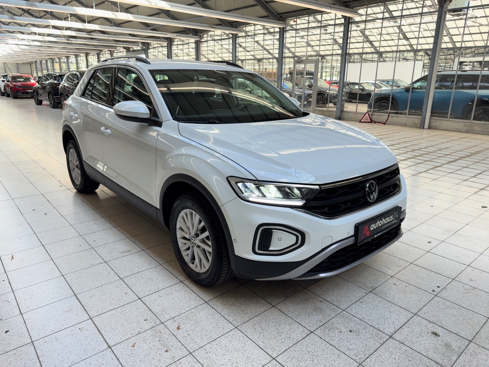 Volkswagen T-Roc SUV / Crossover / Geländewagen VOLKSWAGEN T-Roc 1.0 TSI OPF Life Sports Utility Vehicle #1