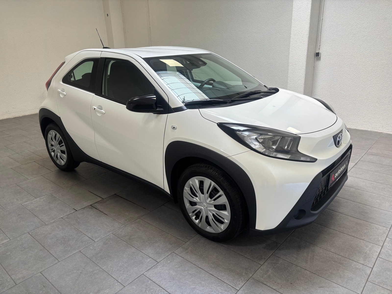 Toyota AYGO Schräghecklimousine TOYOTA Aygo X 1.0-l-VVT-i Play Sports Utility Vehicle #1