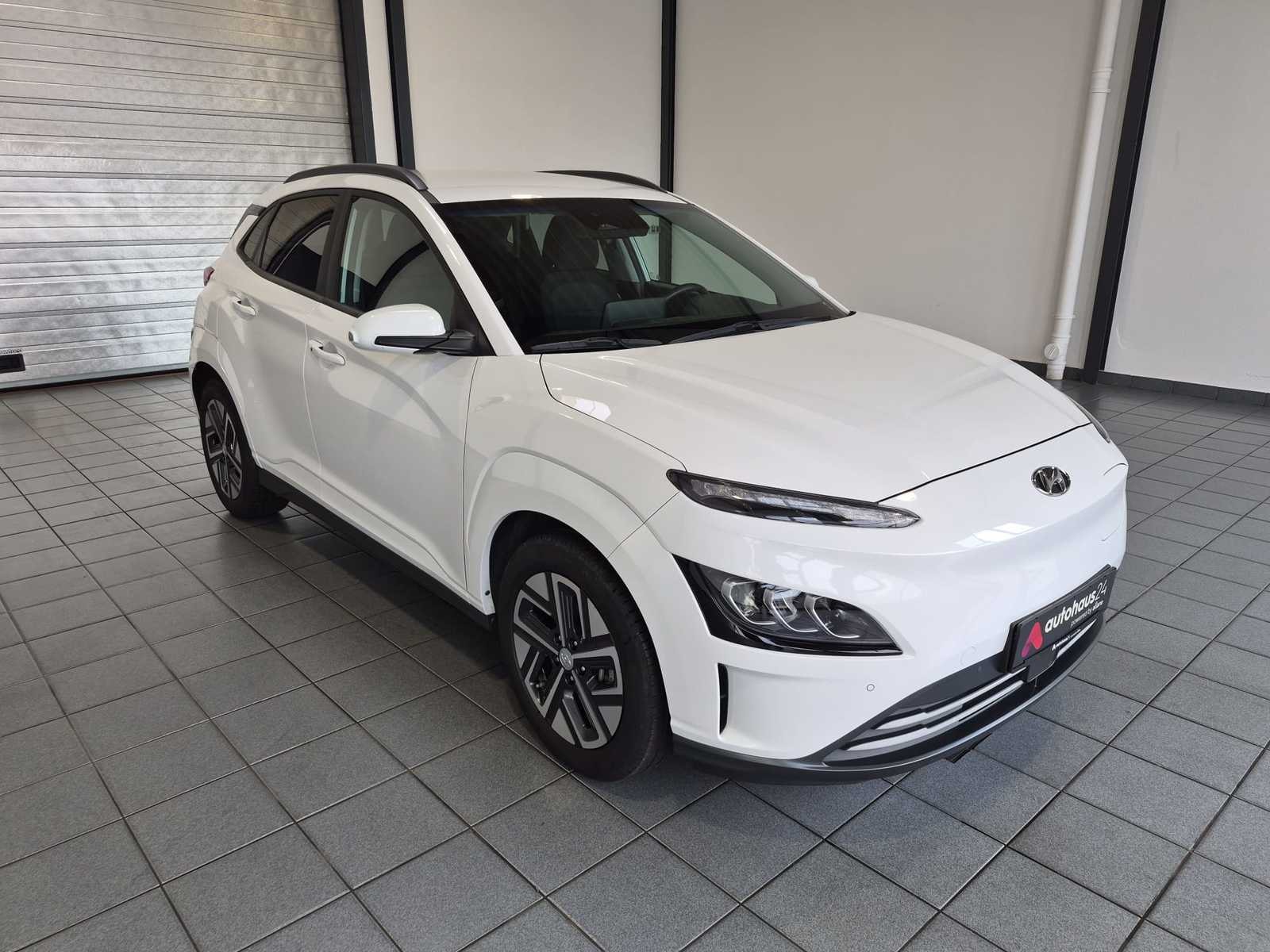 Hyundai Kona SUV / Crossover / Geländewagen HYUNDAI Kona ELEKTRO 100kW Advantage-Paket Sports Utility Vehicle #1