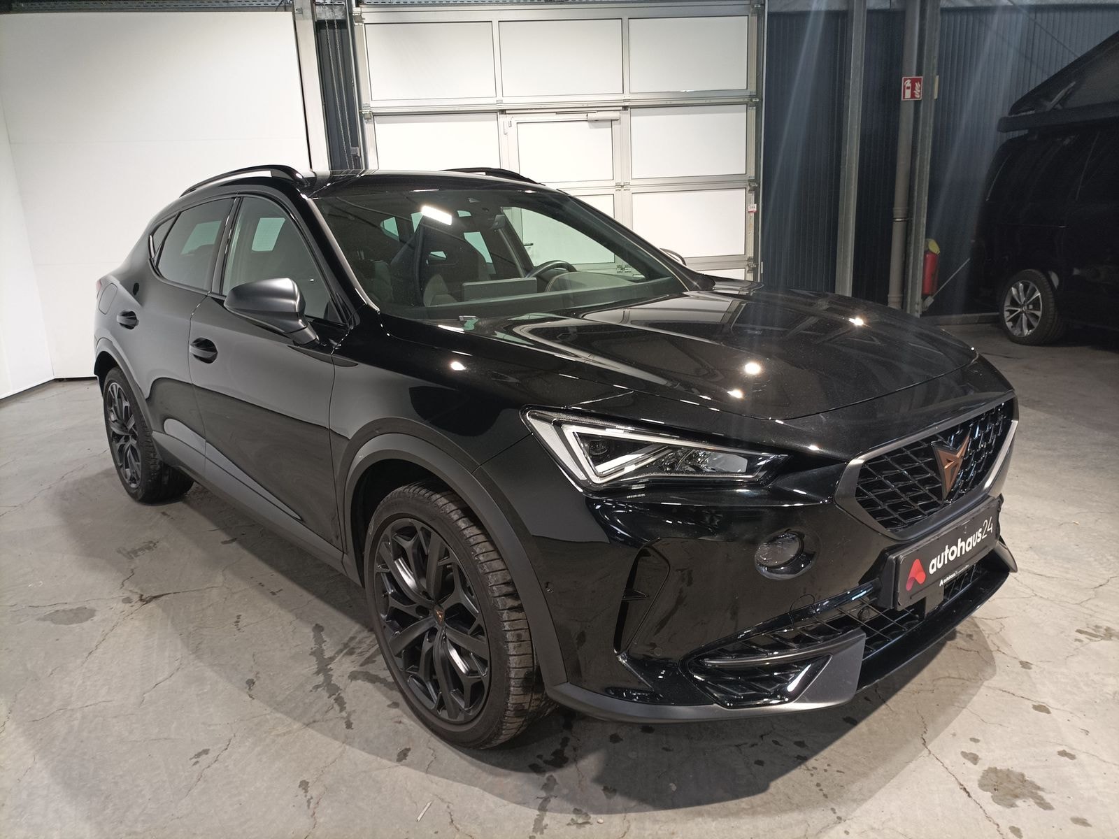 CUPRA Formentor SUV / Crossover / Geländewagen CUPRA Formentor 2.0 TSI 180kW VZ Tribe Edition DSG Sports Utility Vehicle #1