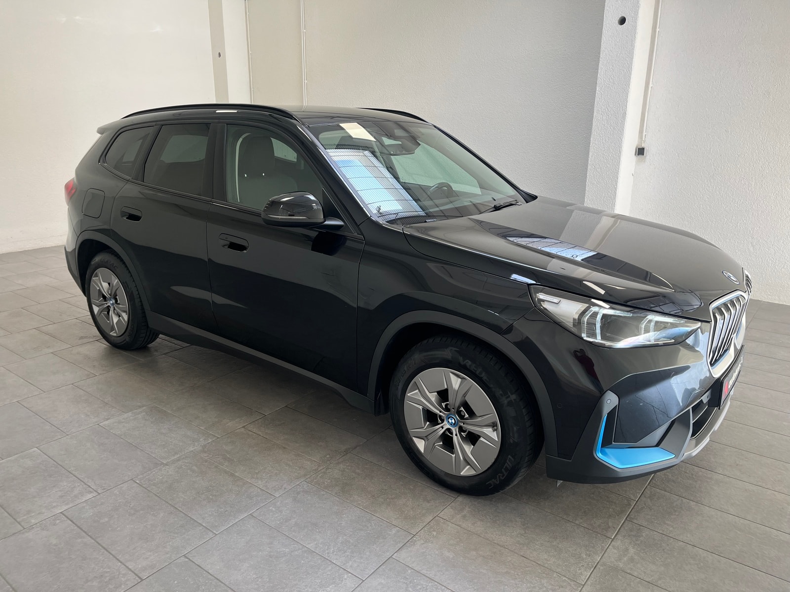 BMW iX1 SUV / Crossover / Geländewagen BMW iX1 xDrive30 Sports Utility Vehicle #1