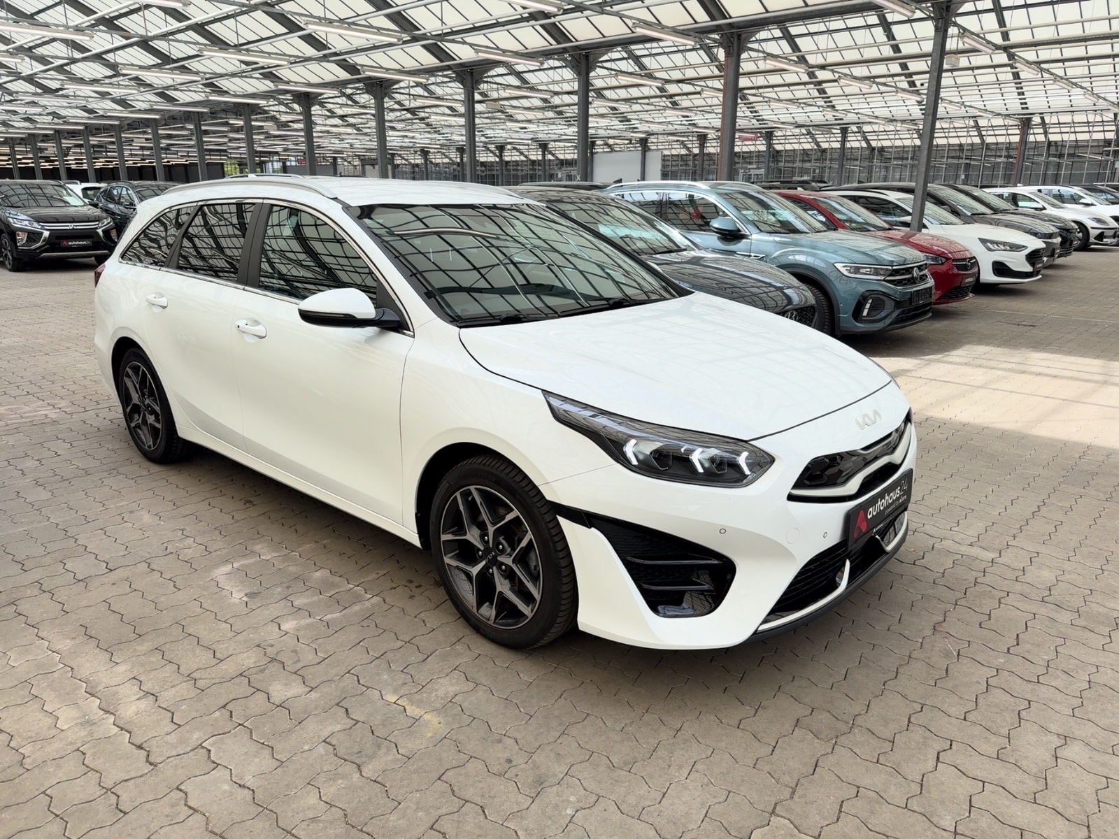 Kia Ceed Sportswagon Kombi KIA Ceed 1.6 GDI Plug-In Hybrid Platinum SW Kombi #1