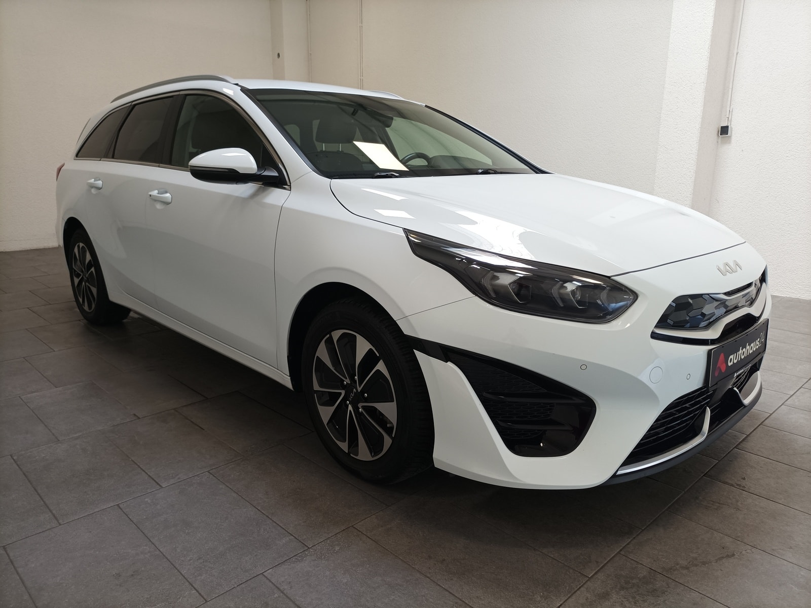 Kia Ceed Sportswagon Kombi KIA Ceed 1.6 GDI Plug-In Hybrid Platinum SW Kombi #1