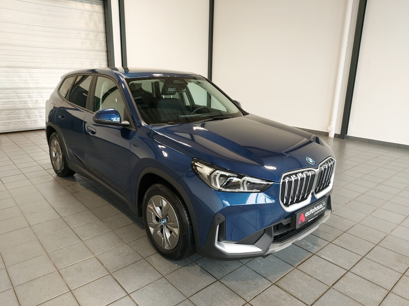 BMW iX1 SUV / Crossover / Geländewagen BMW iX1 xDrive30 Sports Utility Vehicle #1