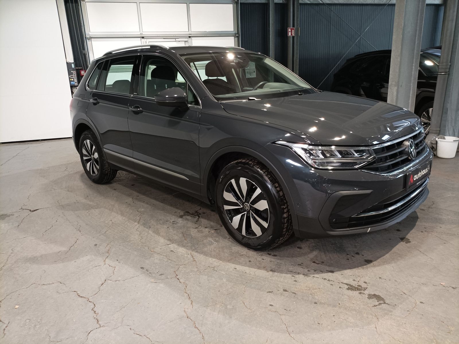Volkswagen Tiguan SUV / Crossover / Geländewagen VOLKSWAGEN Tiguan 1.5 TSI OPF DSG MOVE Sports Utility Vehicle #1