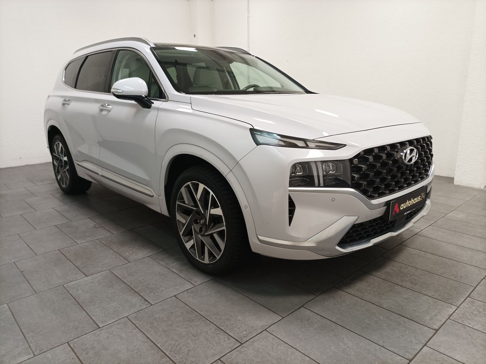 Hyundai Santa Fe SUV / Crossover / Geländewagen HYUNDAI Santa Fe 2.2 CRDi Signature 4WD DCT Sports Utility Vehicle #1