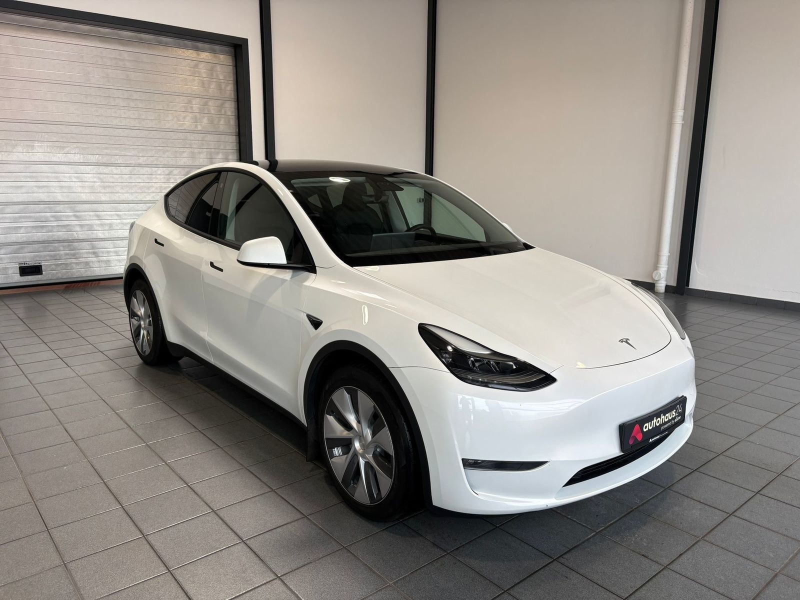 TESLA Model Y SUV / Crossover / Geländewagen TESLA Model Y Long Range Dual Motor AWD Schräghecklimousine #1