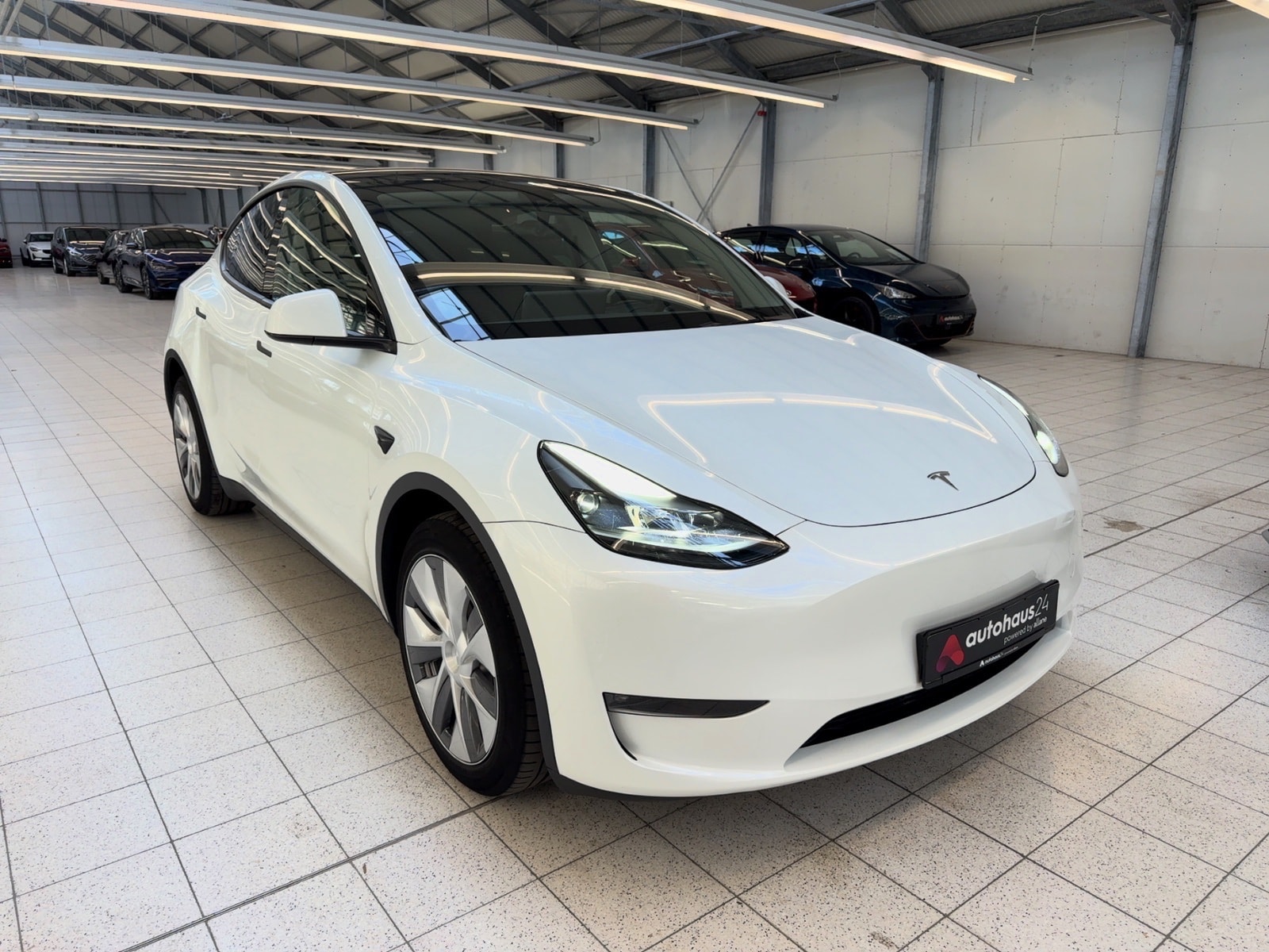 TESLA Model Y SUV / Crossover / Geländewagen TESLA Model Y Long Range Dual Motor AWD Schräghecklimousine #1