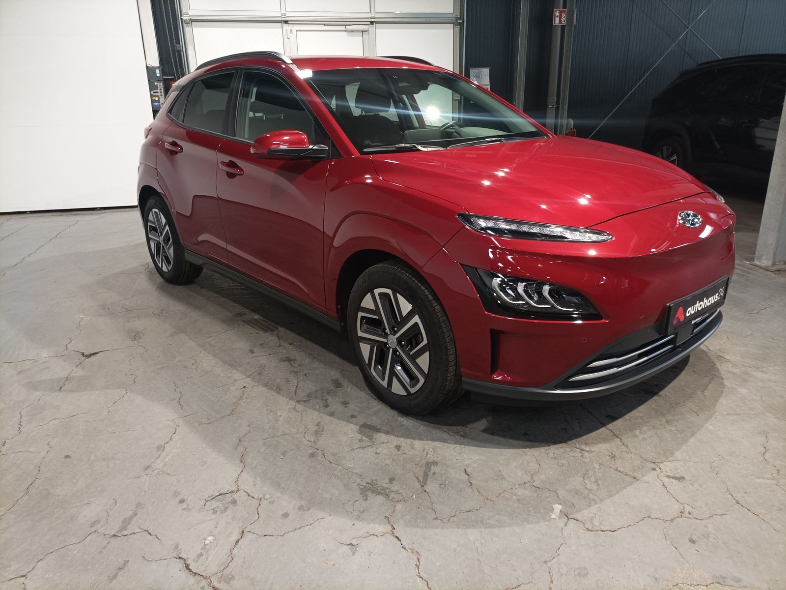Hyundai Kona SUV / Crossover / Geländewagen HYUNDAI Kona ELEKTRO 100kW Sports Utility Vehicle #1