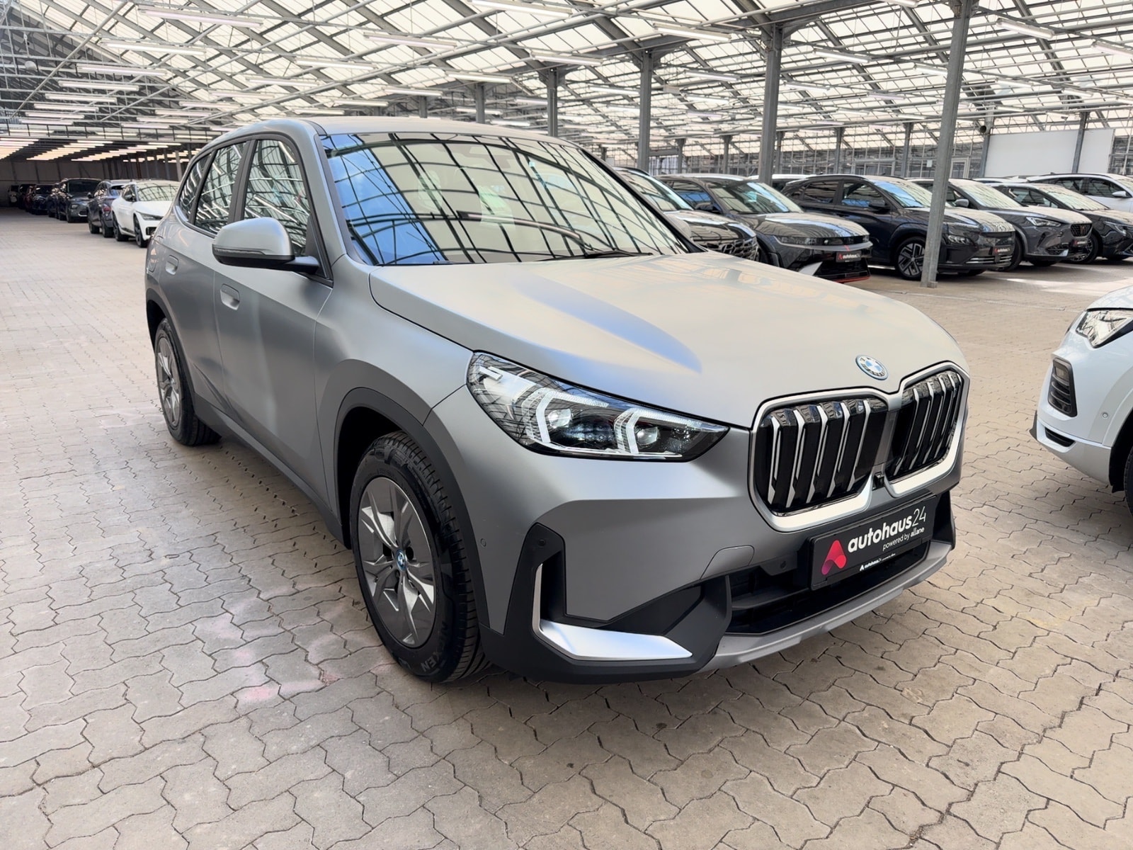 BMW iX1 SUV / Crossover / Geländewagen BMW iX1 xDrive30 Sports Utility Vehicle #1