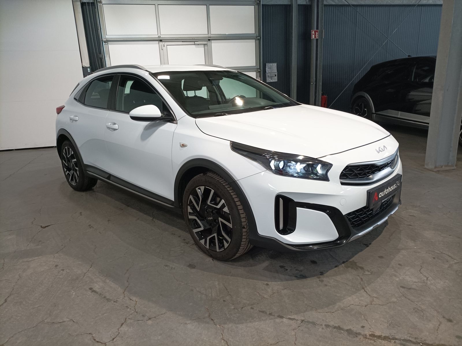 Kia XCeed SUV / Crossover / Geländewagen KIA XCeed 1.5 T-GDI DCT Vision Sports Utility Vehicle #1
