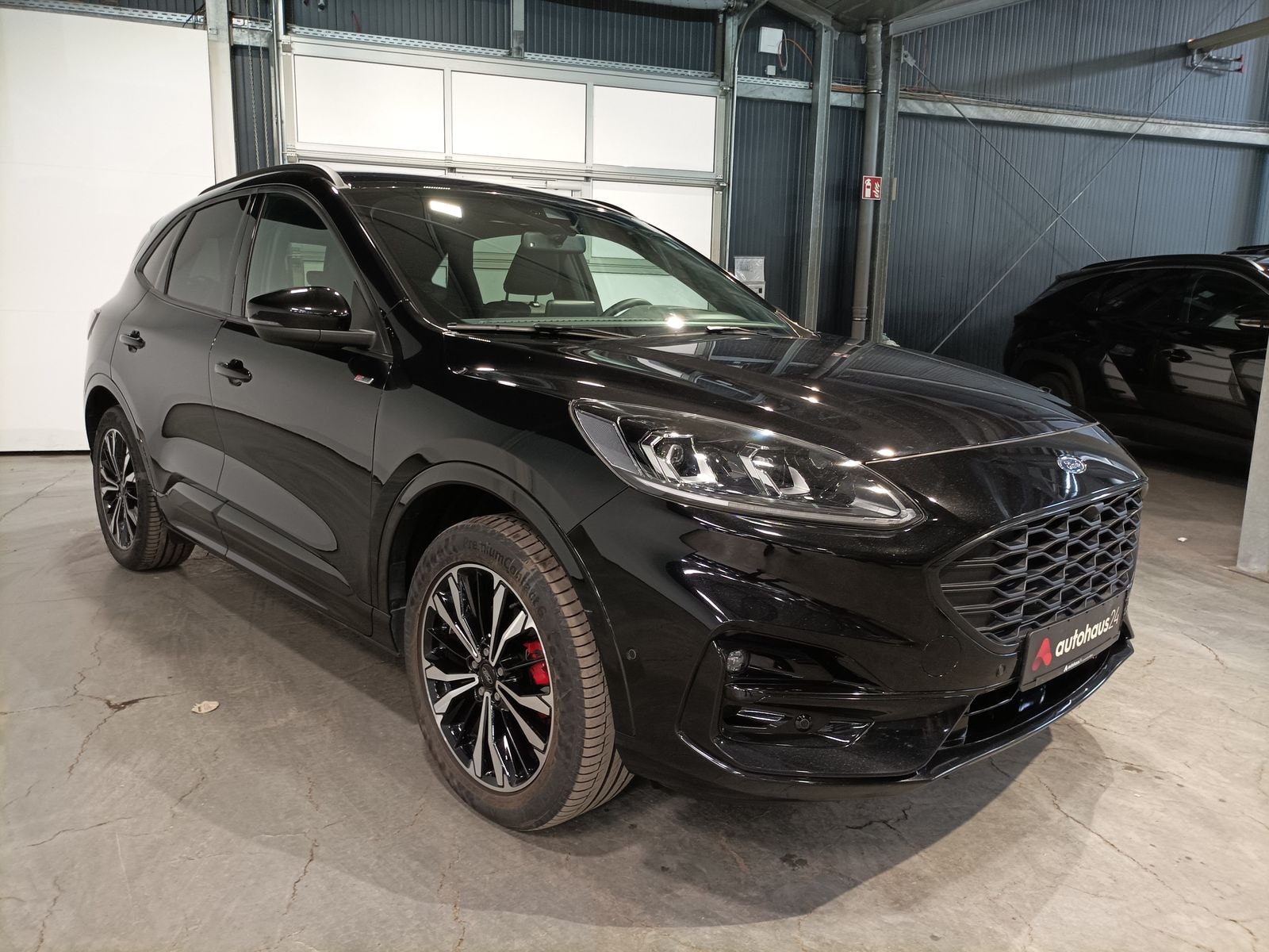 Ford Kuga SUV / Crossover / Geländewagen FORD Kuga 2.5 Duratec PHEV ST-Line X CVT Sports Utility Vehicle #1