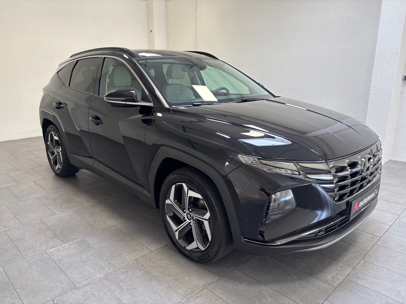 Hyundai Tucson SUV / Crossover / Geländewagen HYUNDAI Tucson 1.6 T-GDI Plug-in Hybrid 4WD Auto Sports Utility Vehicle #1