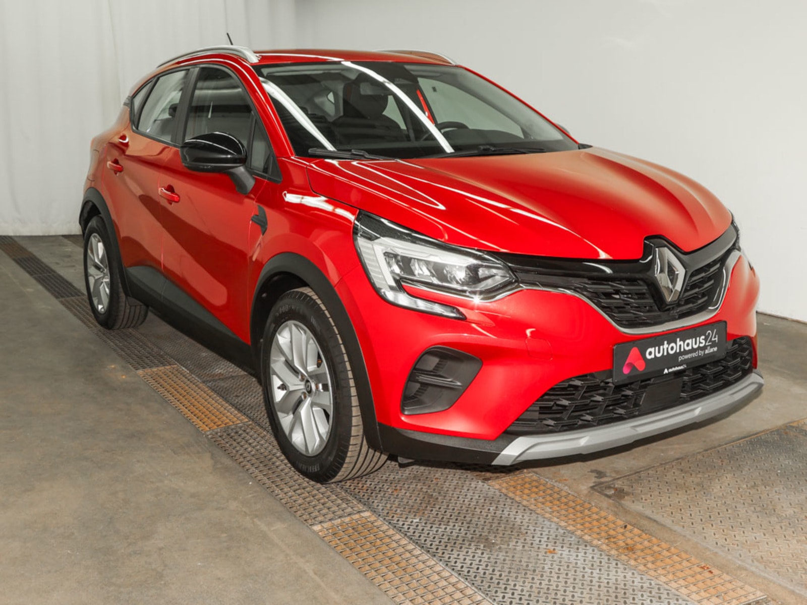 Renault Captur SUV / Crossover / Geländewagen RENAULT Captur Mild Hybrid 140 Equilibre Sports Utility Vehicle #1