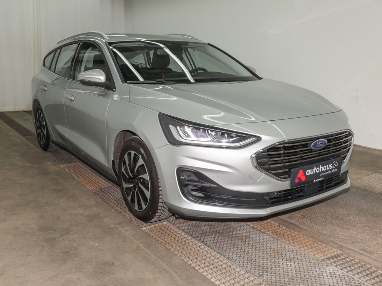 Ford Focus Kombi FORD Focus 1,5 EcoBlue Titanium Turnier Auto Kombi #1