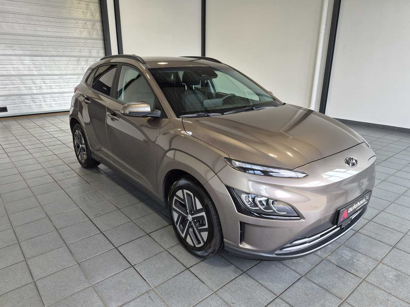 Hyundai Kona SUV / Crossover / Geländewagen HYUNDAI Kona ELEKTRO 100kW Sports Utility Vehicle #1