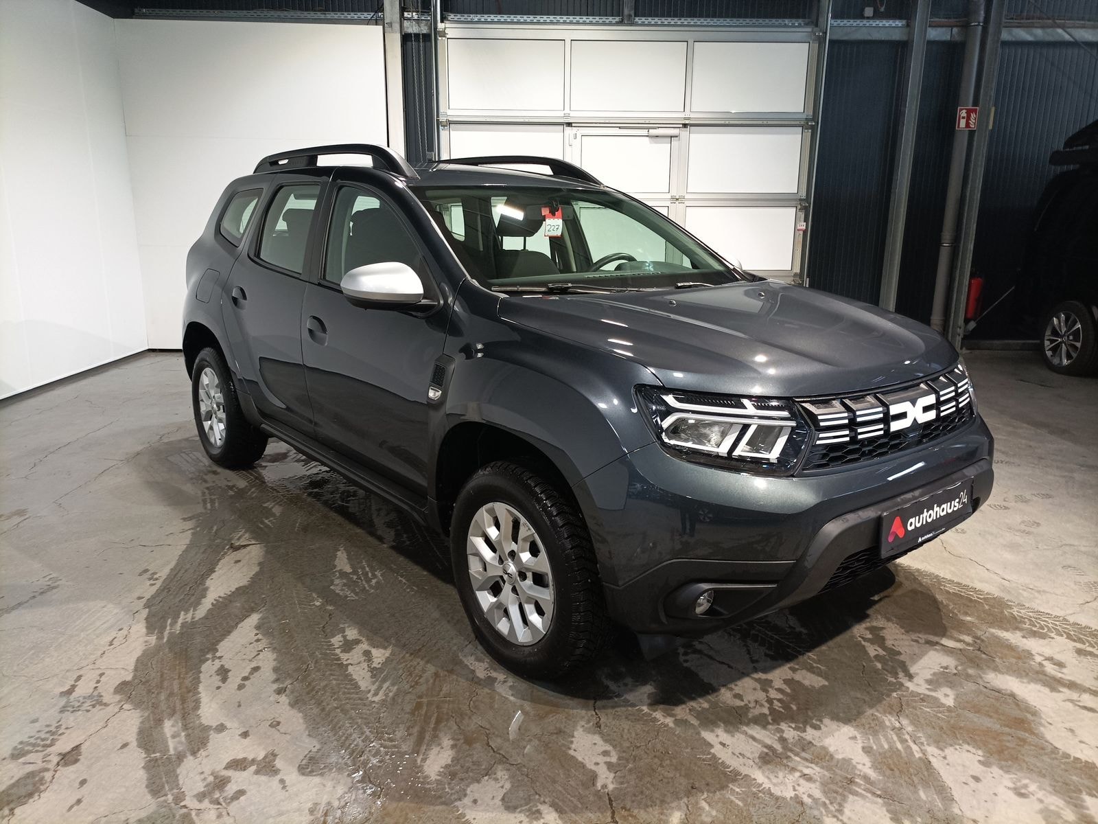 Dacia Duster SUV / Crossover / Geländewagen DACIA Duster TCe 130 Expression Sports Utility Vehicle #1