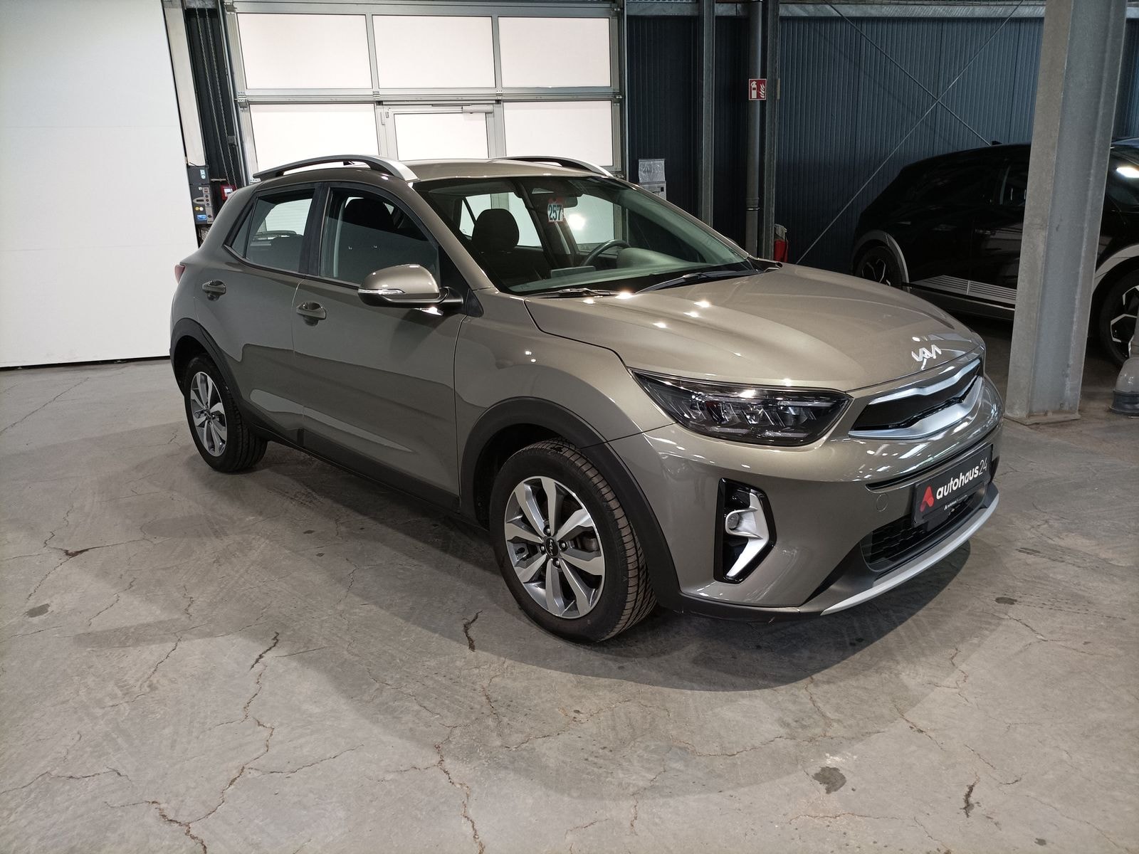 Kia Stonic SUV / Crossover / Geländewagen KIA Stonic 1.0 T-GDI 100 Vision Sports Utility Vehicle #1