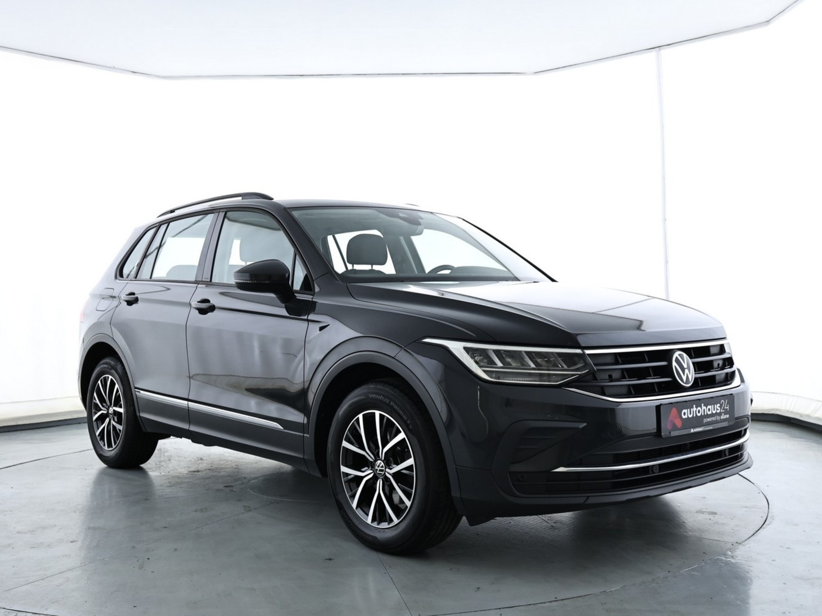 Volkswagen Tiguan SUV / Crossover / Geländewagen VOLKSWAGEN Tiguan 2.0 TDI SCR DSG Life Sports Utility Vehicle #1