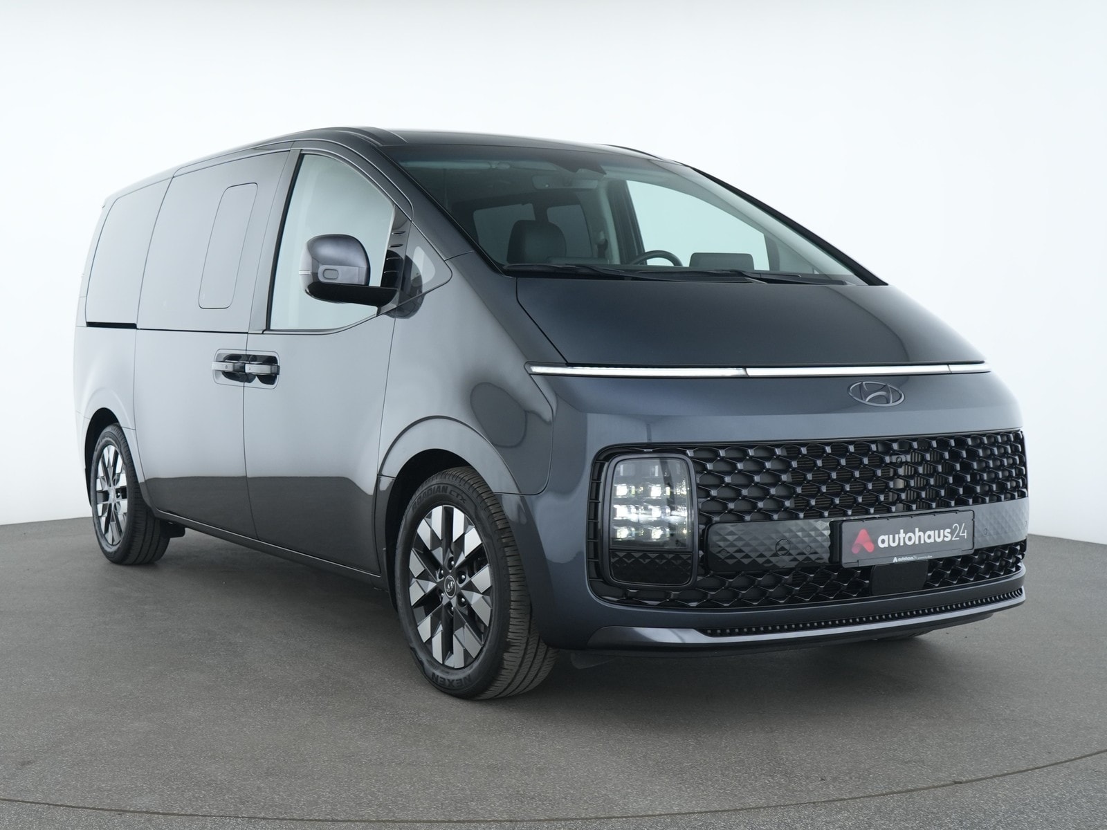 Hyundai Staria Kleinbus / Van HYUNDAI Staria 2.2 CRDi Signature 7-Sitzer Auto 4WD Van #1