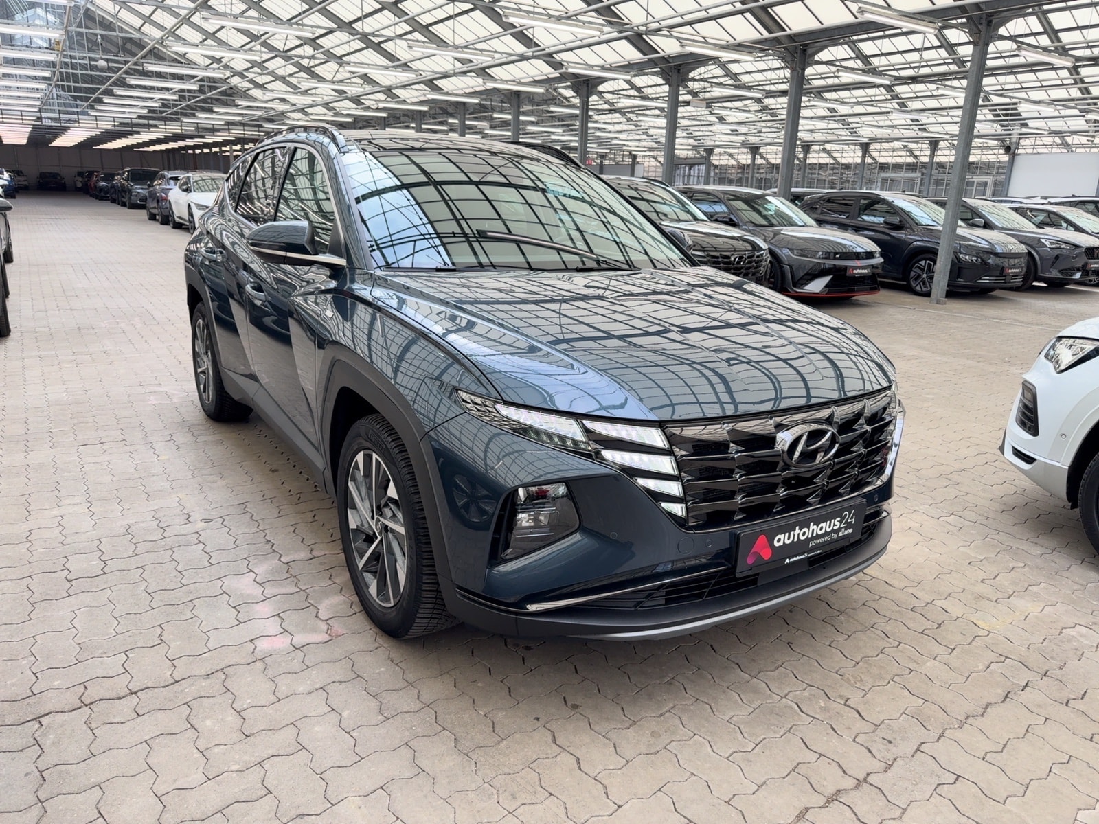 Hyundai Tucson SUV / Crossover / Geländewagen HYUNDAI Tucson 1.6 T-GDI 132kW 48V Trend DCT 4WD Sports Utility Vehicle #1