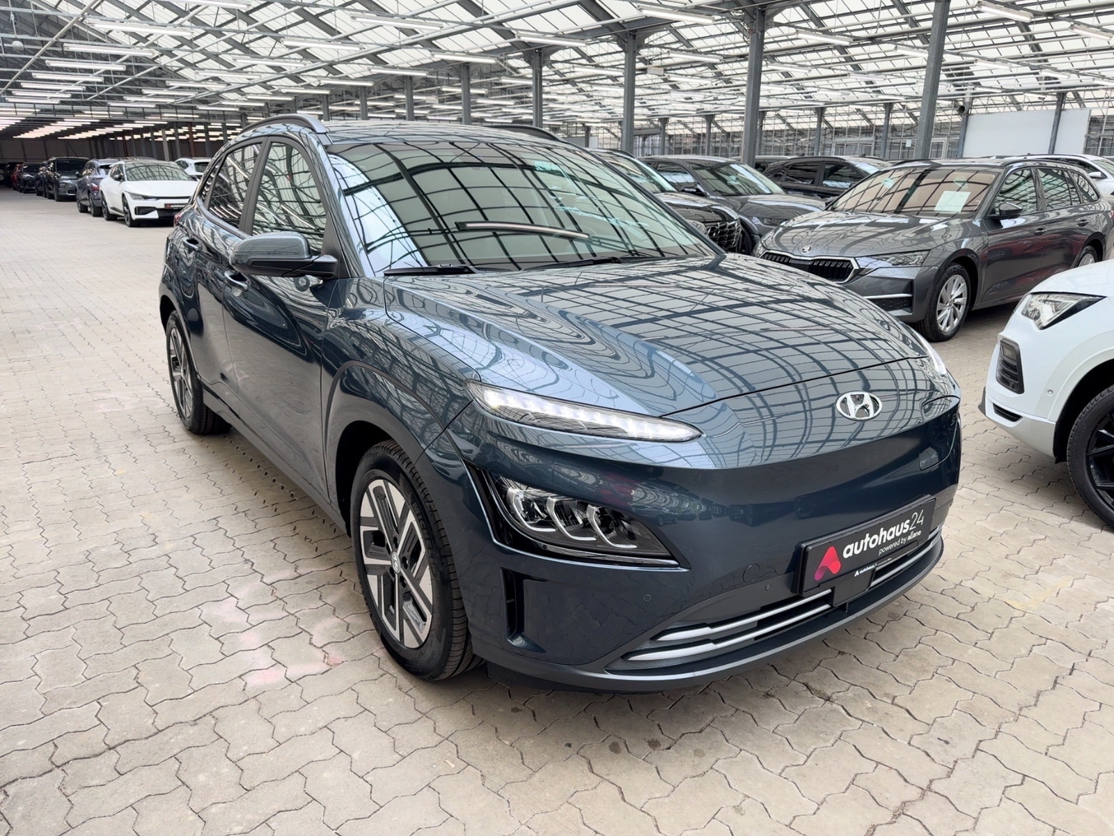 Hyundai Kona SUV / Crossover / Geländewagen HYUNDAI Kona ELEKTRO 100kW Sports Utility Vehicle #1