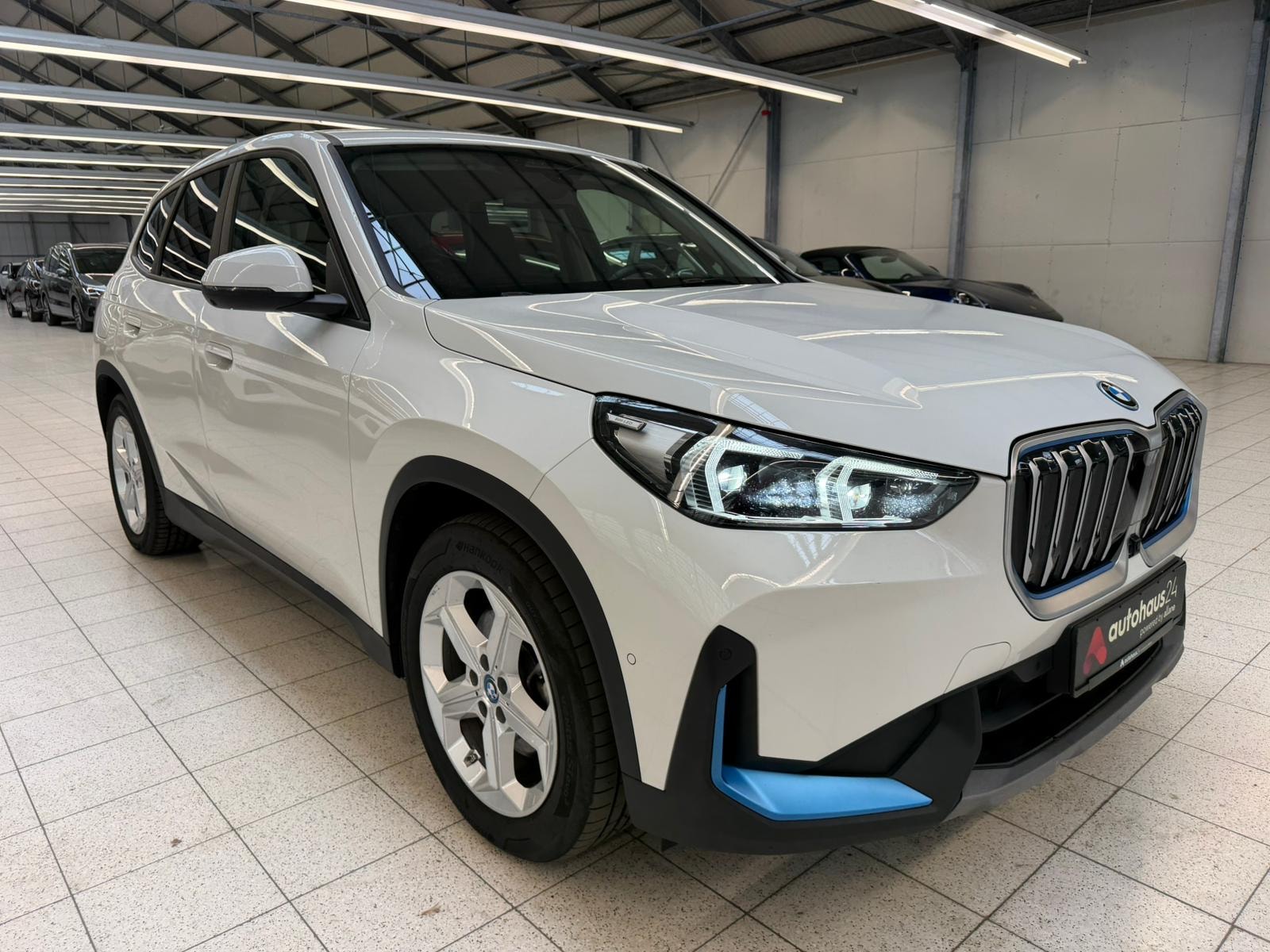 BMW iX1 SUV / Crossover / Geländewagen BMW iX1 xDrive30 Sports Utility Vehicle #1