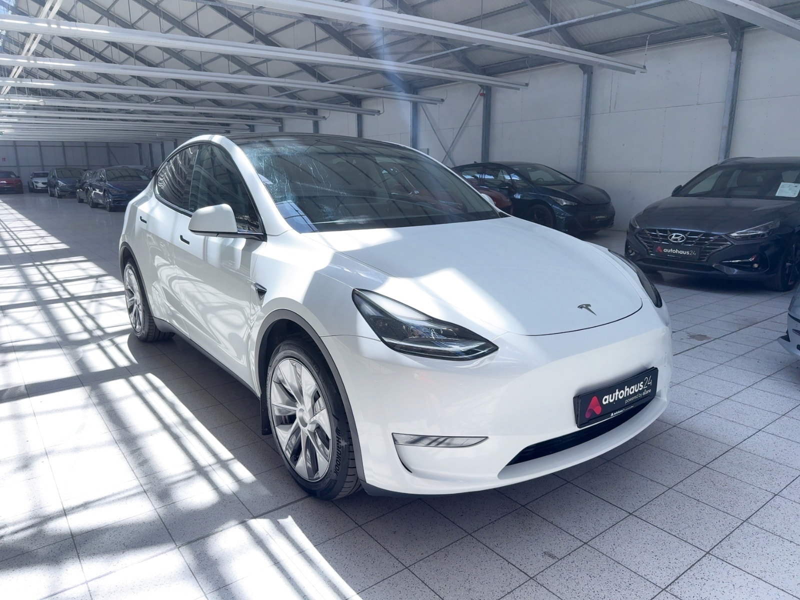 TESLA Model Y SUV / Crossover / Geländewagen TESLA Model Y Long Range Dual Motor AWD Schräghecklimousine #1