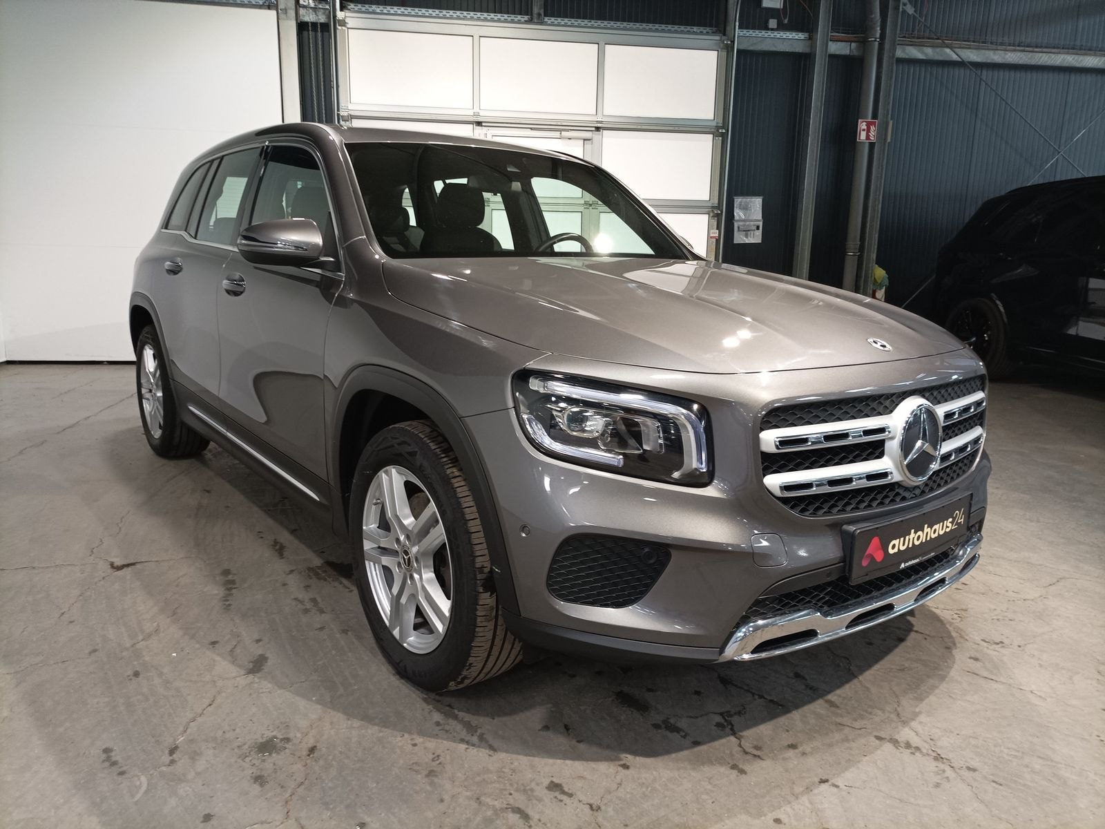 Mercedes-Benz GLB-Klasse SUV / Crossover / Geländewagen MERCEDES GLB GLB 200 d DCT Sports Utility Vehicle #1