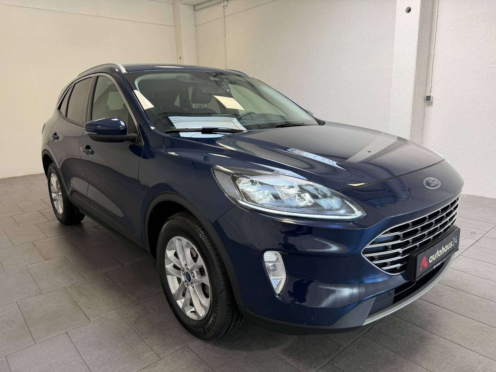 Ford Kuga SUV / Crossover / Geländewagen FORD Kuga 2.5 Duratec PHEV Titanium X CVT Sports Utility Vehicle #1