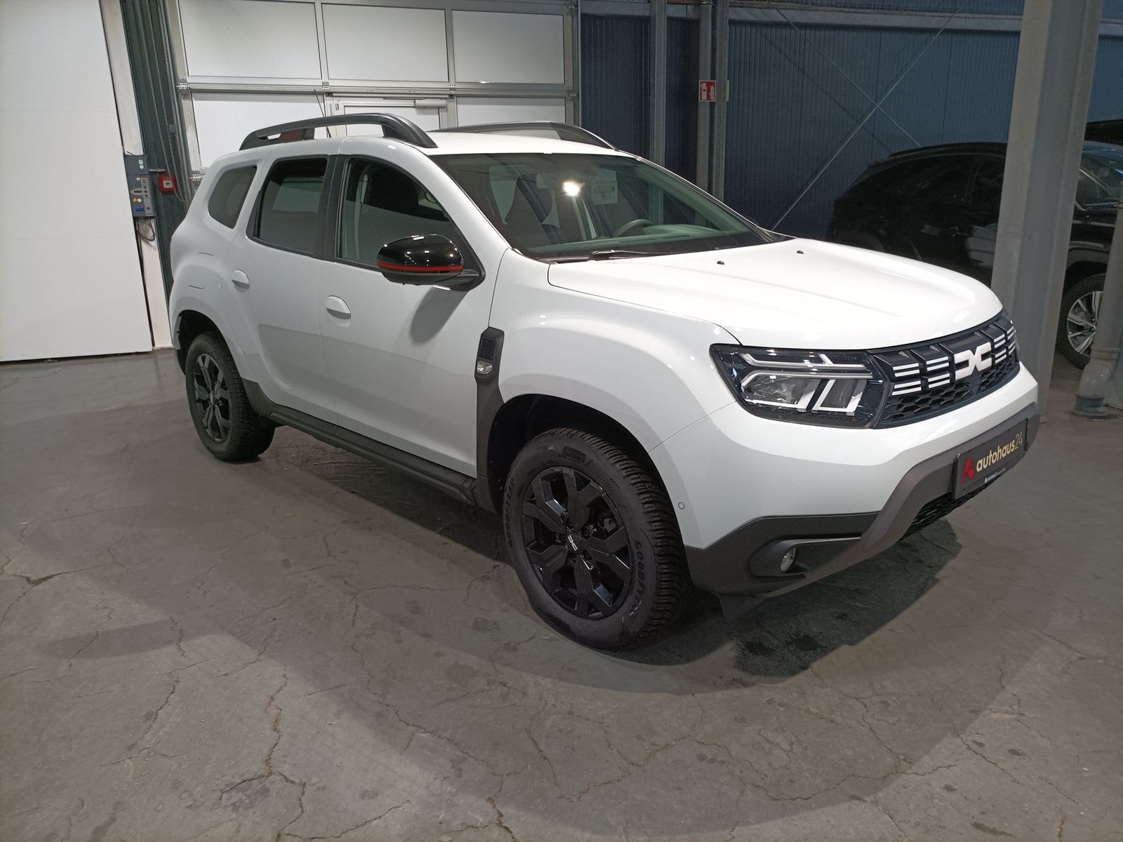 Dacia Duster SUV / Crossover / Geländewagen DACIA Duster TCe 150 4x4 Extreme Sports Utility Vehicle #1