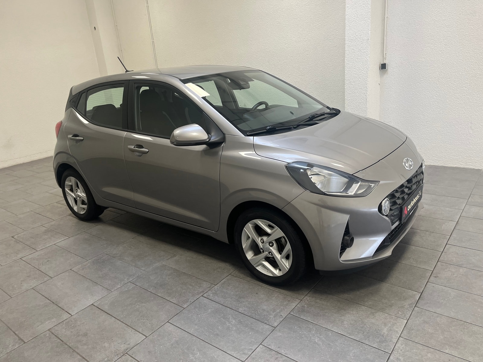 Hyundai i10 Limousine HYUNDAI i10 1.0 Trend Schräghecklimousine #1