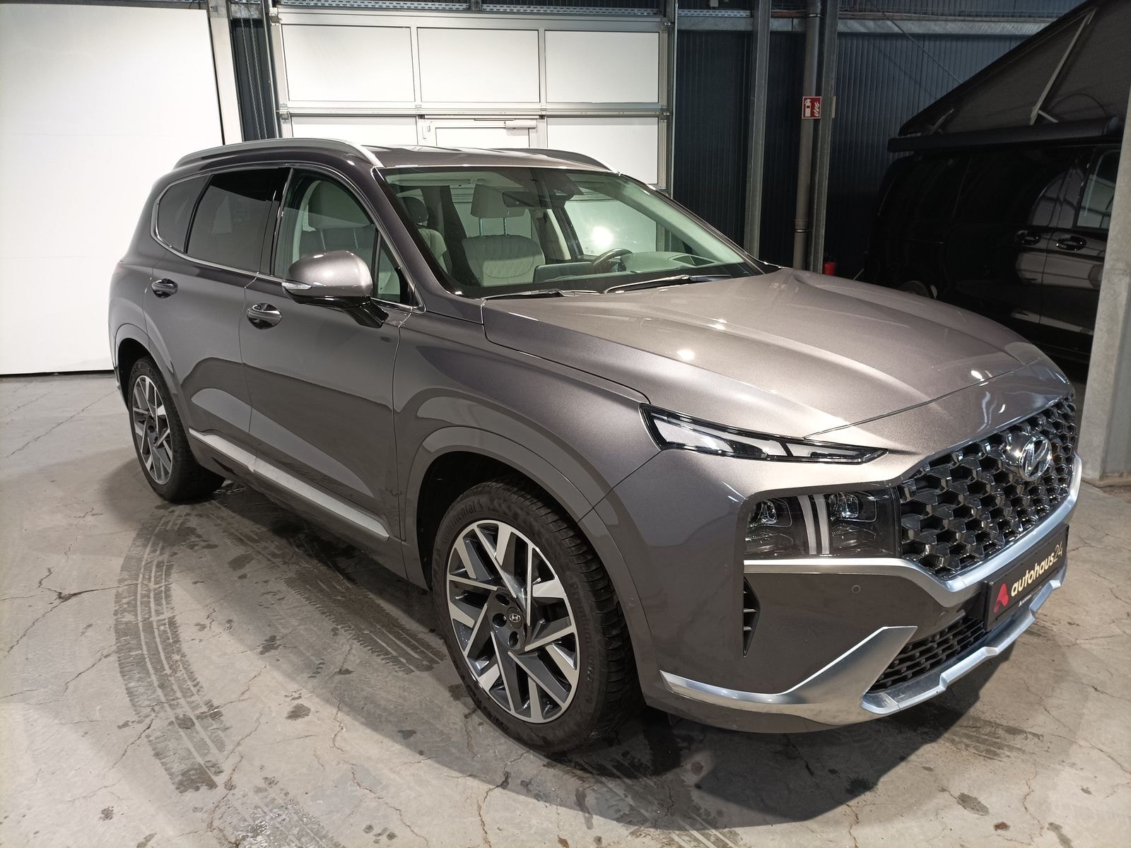 Hyundai Santa Fe SUV / Crossover / Geländewagen HYUNDAI Santa Fe 2.2 CRDi Signature 4WD DCT Sports Utility Vehicle #1