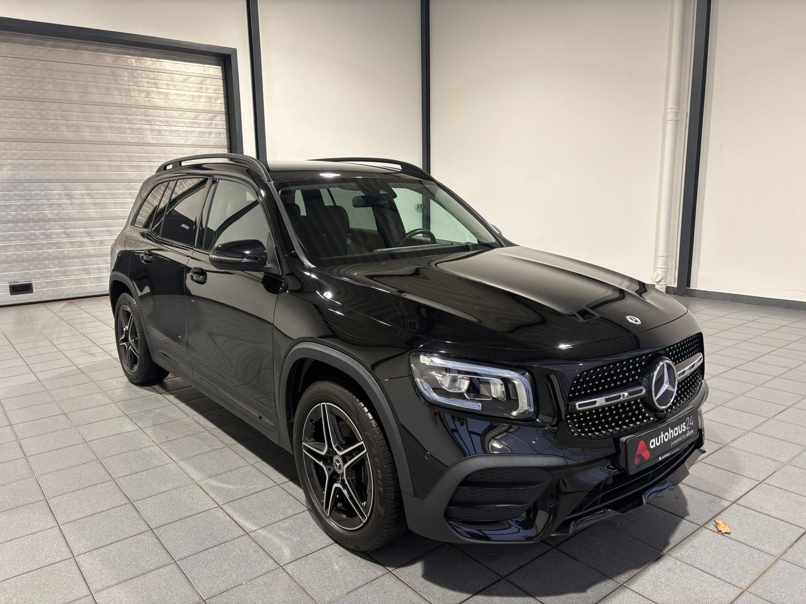 Mercedes-Benz GLB-Klasse SUV / Crossover / Geländewagen MERCEDES GLB GLB 180 DCT Sports Utility Vehicle #1