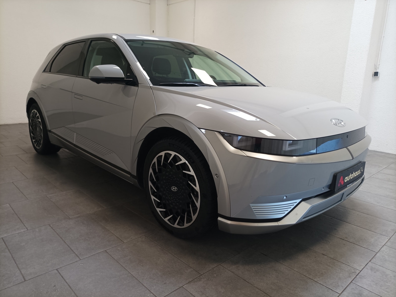 Hyundai IONIQ 5 Limousine HYUNDAI IONIQ 5 77,4 kWh Allradantrieb Sports Utility Vehicle #1