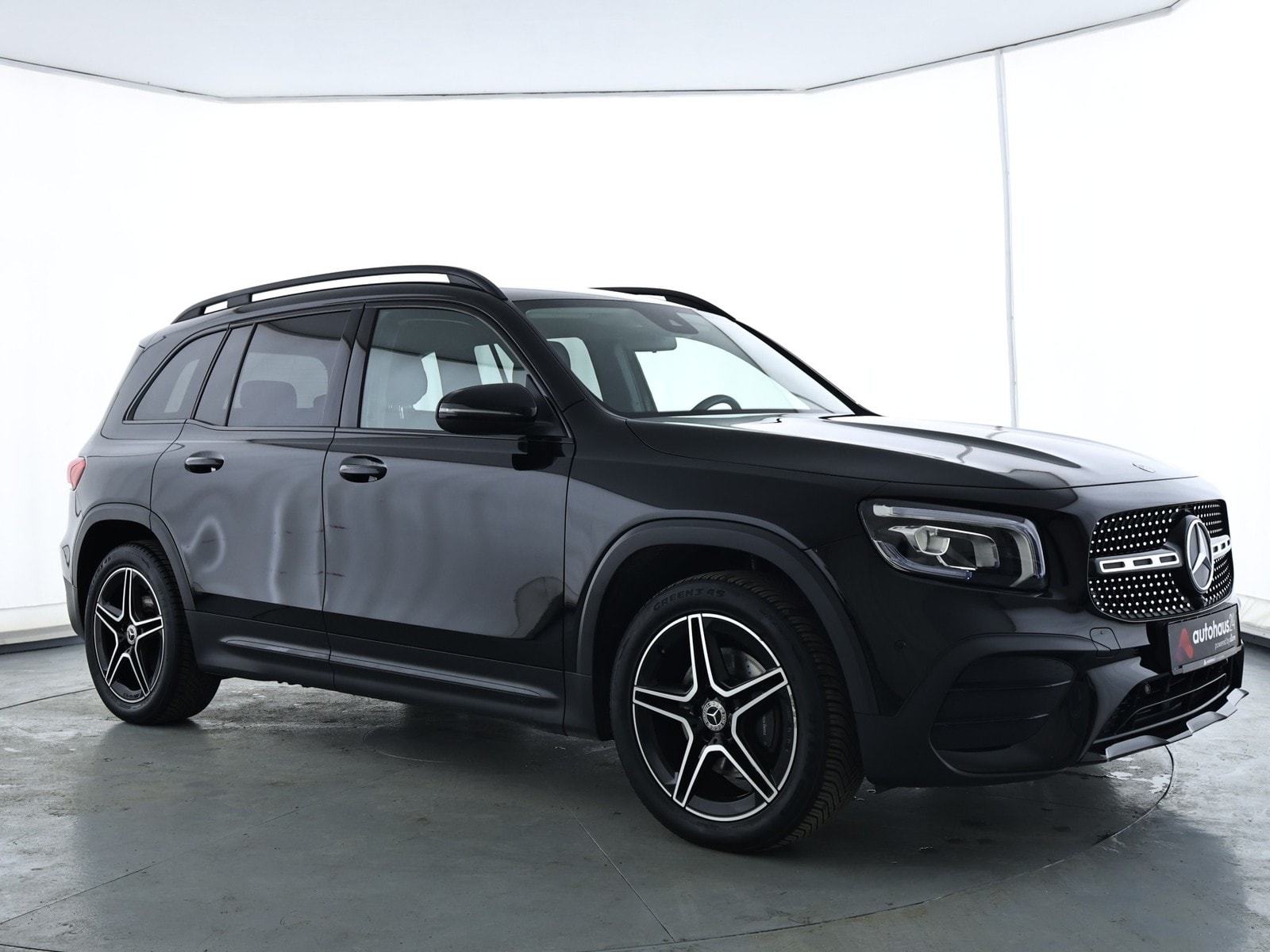 Mercedes-Benz GLB-Klasse SUV / Crossover / Geländewagen MERCEDES GLB GLB 180 DCT Sports Utility Vehicle #1