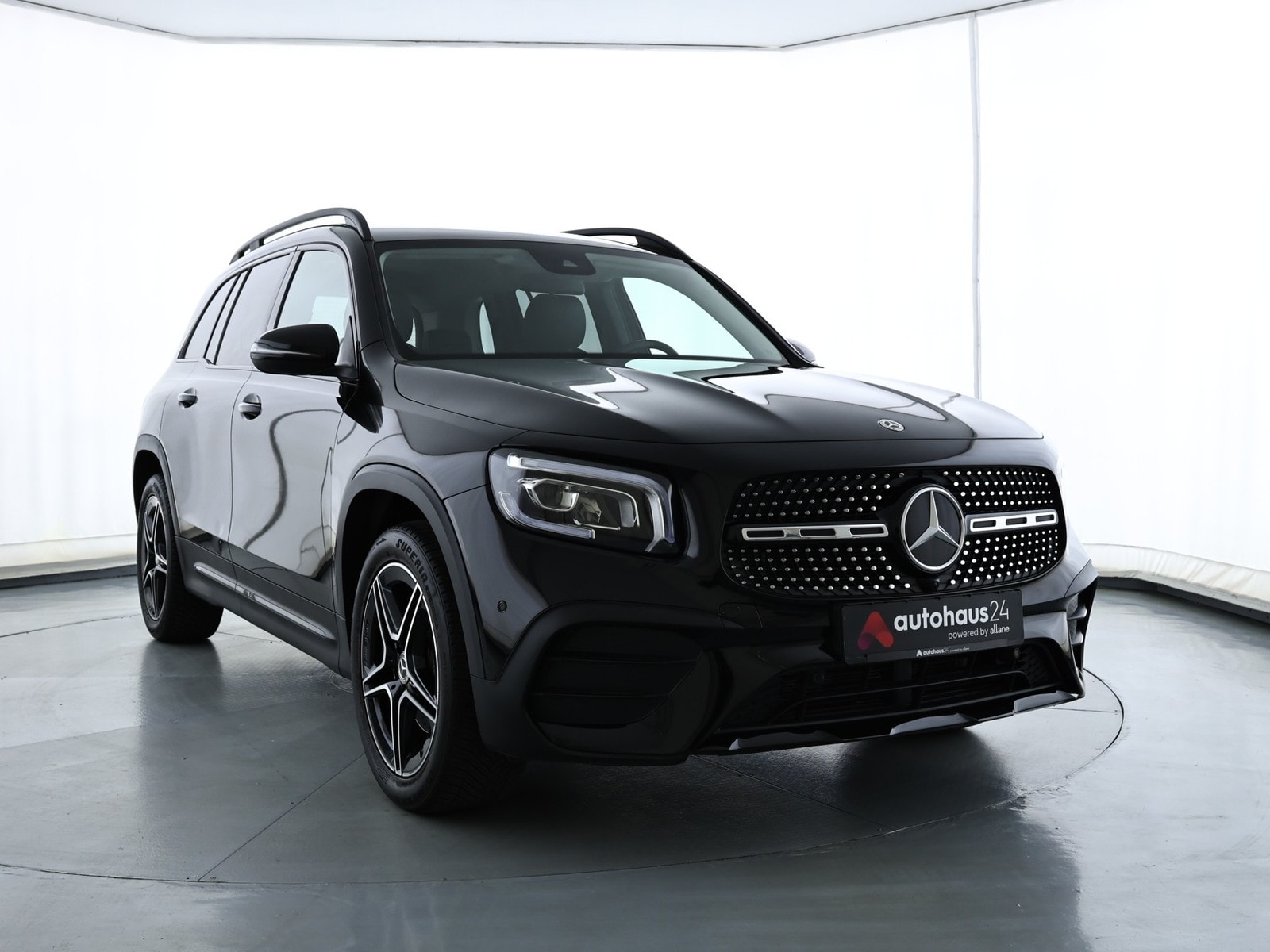 Mercedes-Benz GLB-Klasse SUV / Crossover / Geländewagen MERCEDES GLB GLB 180 DCT Sports Utility Vehicle #1