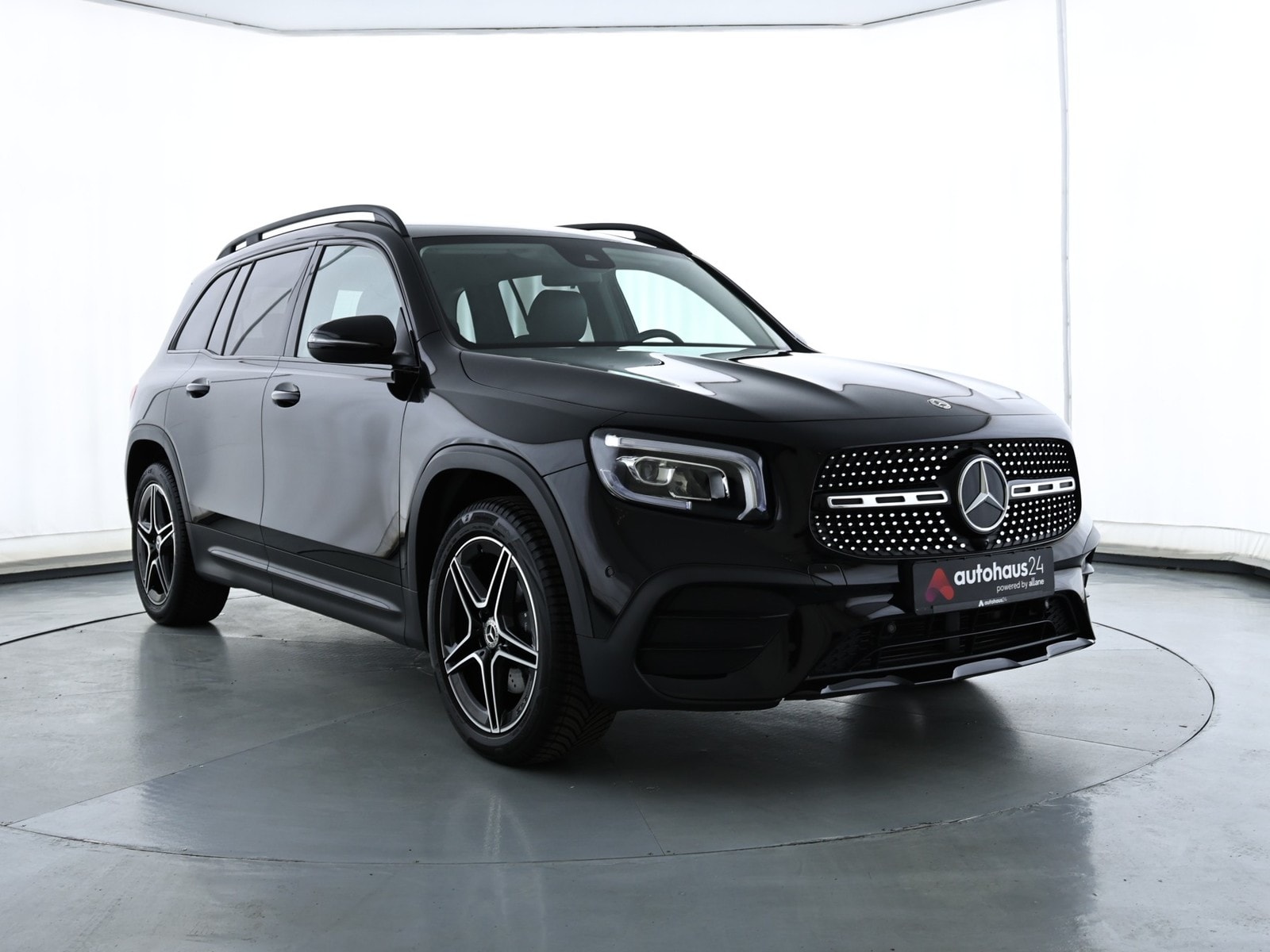 Mercedes-Benz GLB-Klasse SUV / Crossover / Geländewagen MERCEDES GLB GLB 180 DCT Sports Utility Vehicle #1