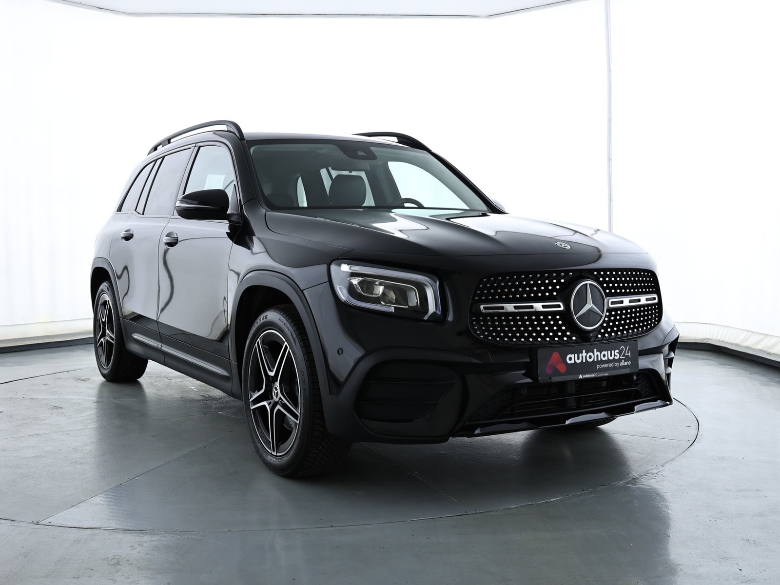 Mercedes-Benz GLB-Klasse SUV / Crossover / Geländewagen MERCEDES GLB GLB 180 DCT Sports Utility Vehicle #1