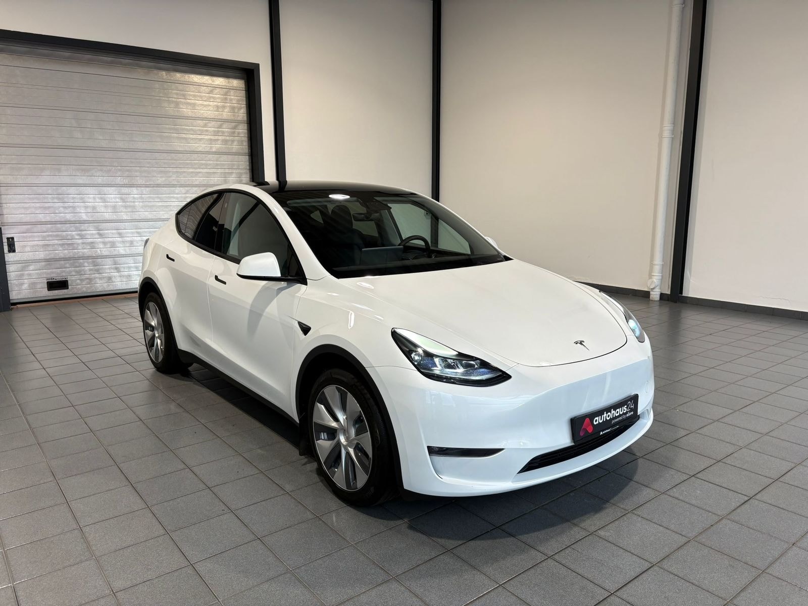 TESLA Model Y SUV / Crossover / Geländewagen TESLA Model Y Long Range Dual Motor AWD Schräghecklimousine #1
