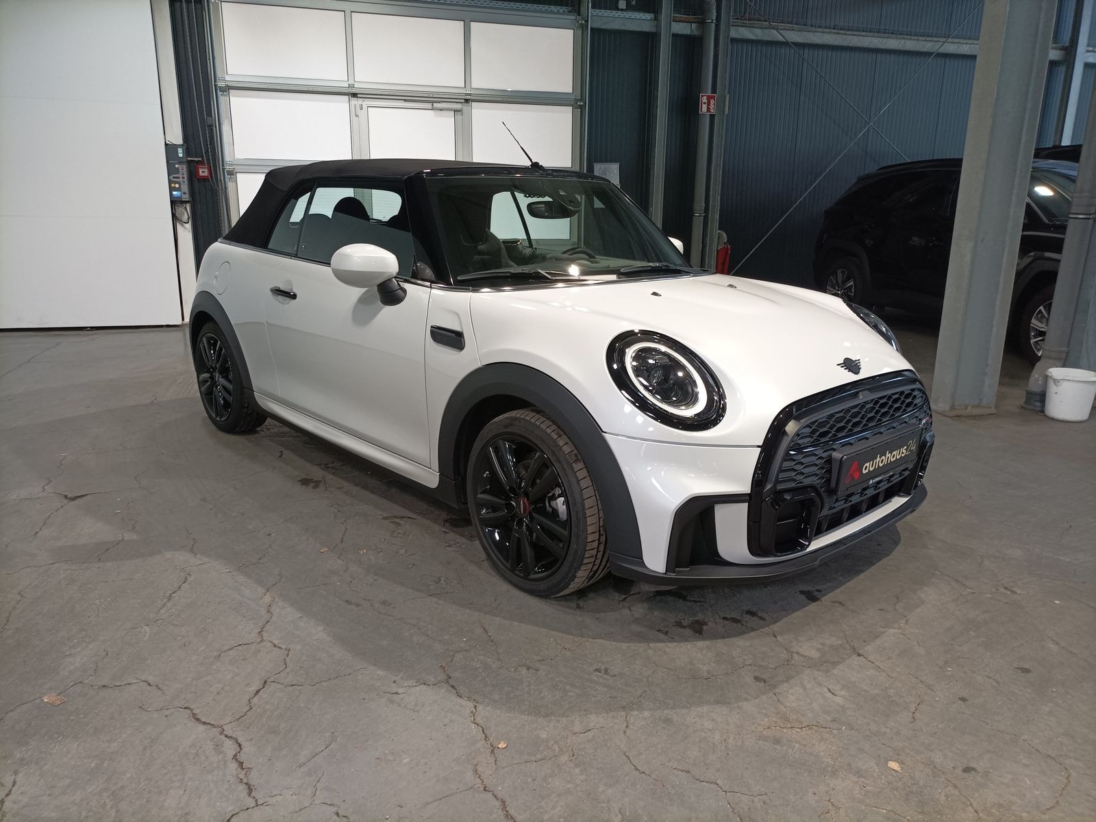 MINI Cabrio Cabrio / Roadster MINI MINI Cooper First Cabrio JCW Trim Steptronic Cabriolet #1