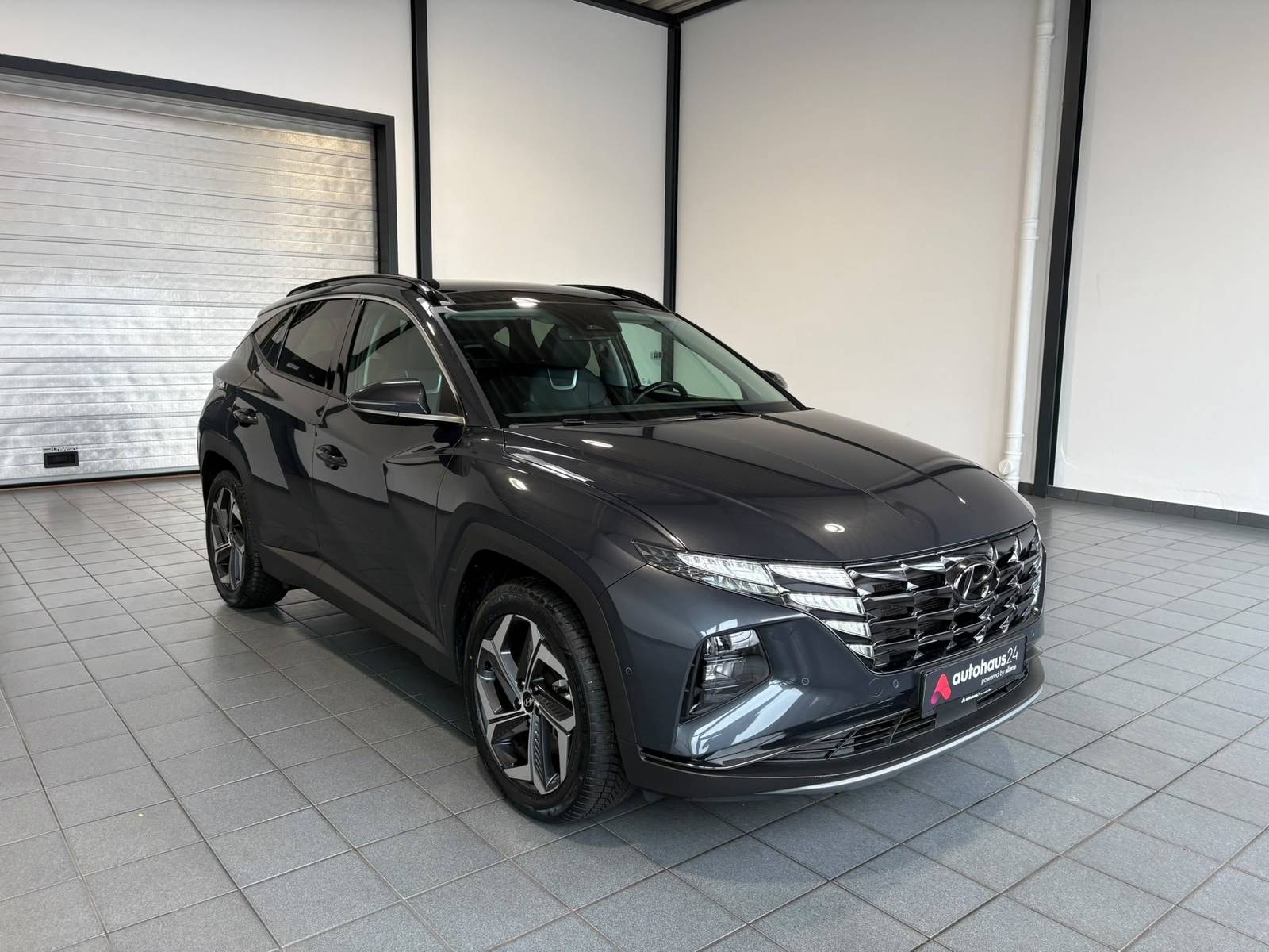 Hyundai Tucson SUV / Crossover / Geländewagen HYUNDAI Tucson 1.6 T-GDI Plug-in Hybrid 4WD Auto Sports Utility Vehicle #1